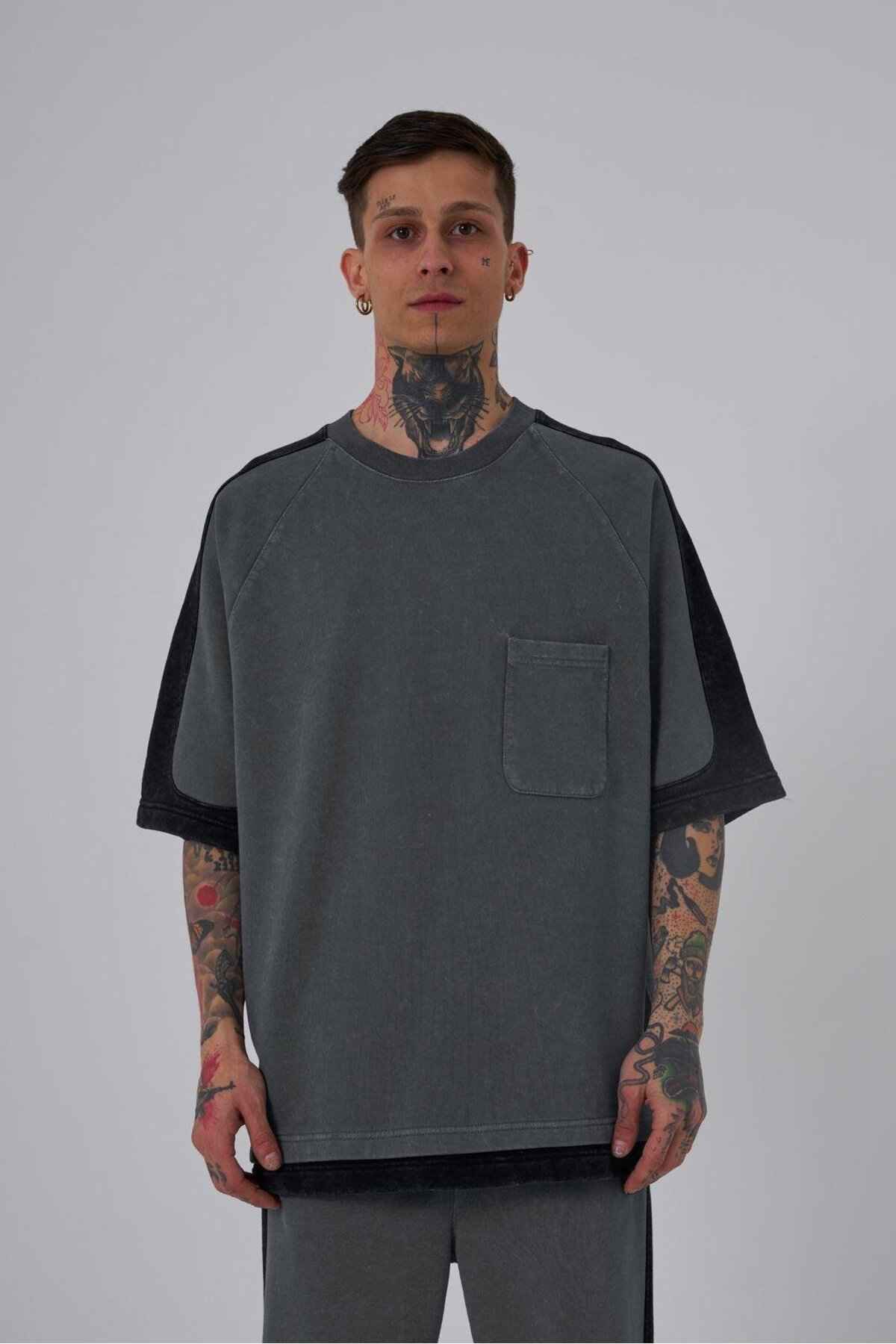 تیشرت مردانه خالدار خاکستری با کنتراست شسته شده