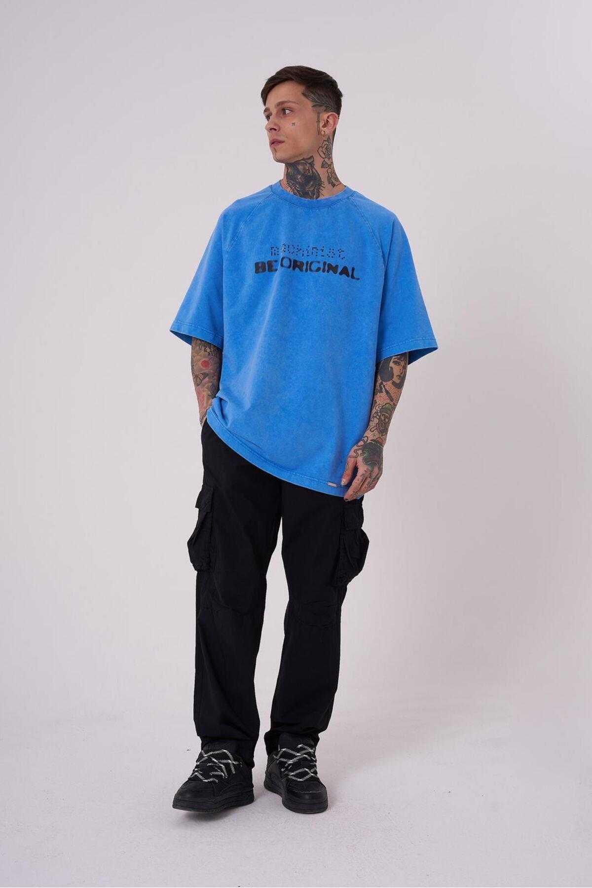 تیشرت مردانه بی اورجینال با چاپ شسته بزرگ سایز خالدار