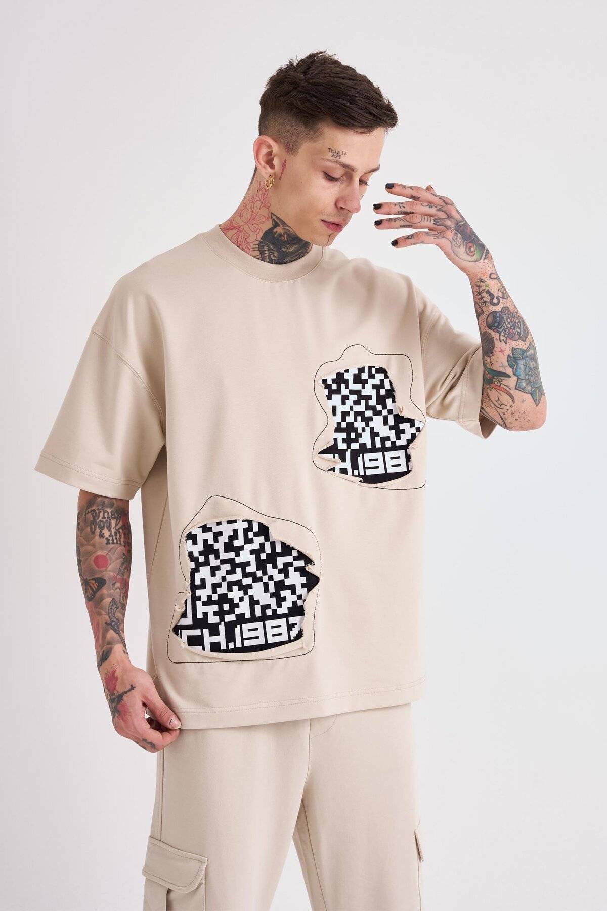 تیشرت مردانه Dama Patch Oversize Ecru