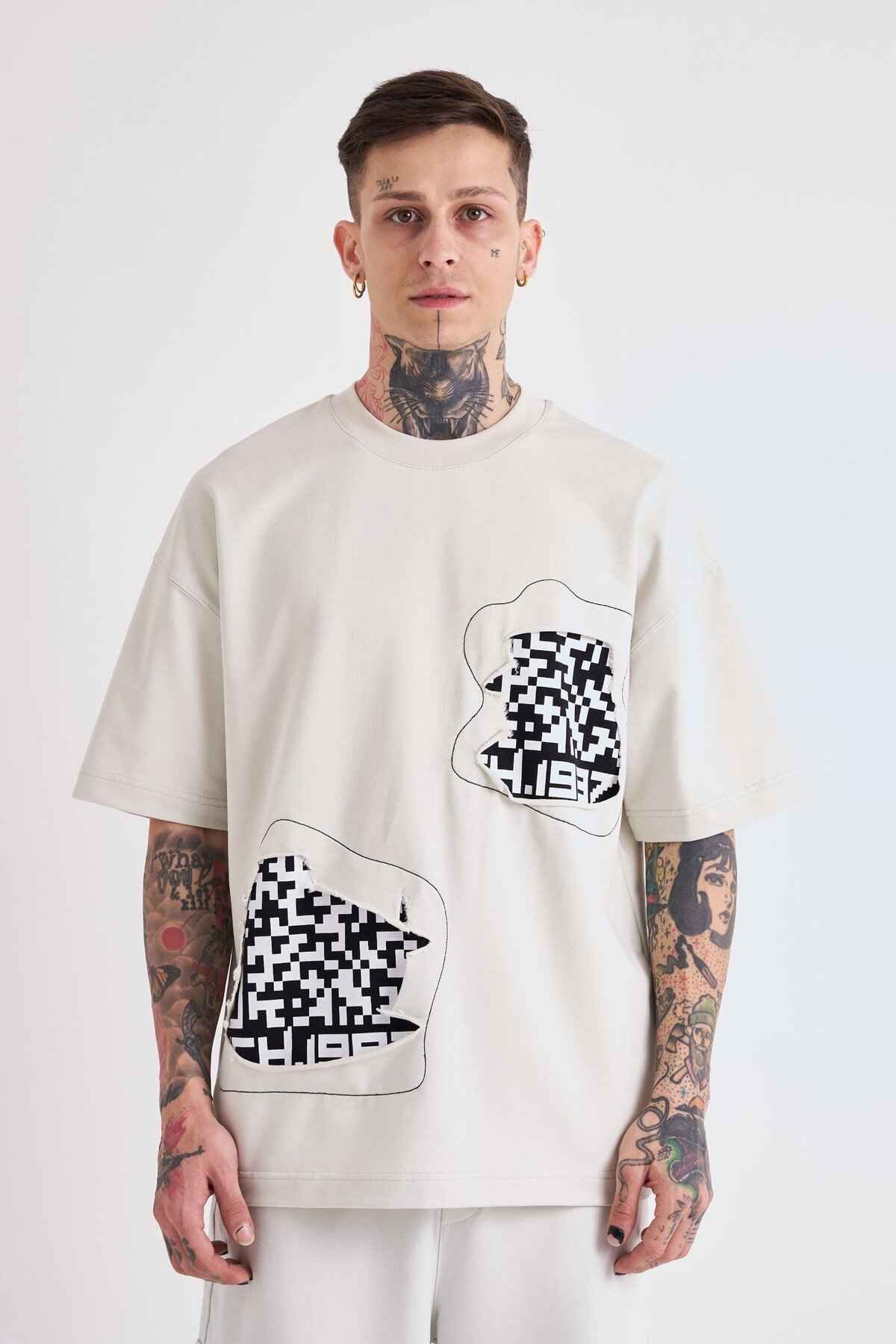 تیشرت مردانه Dama Patch Oversize Ecru