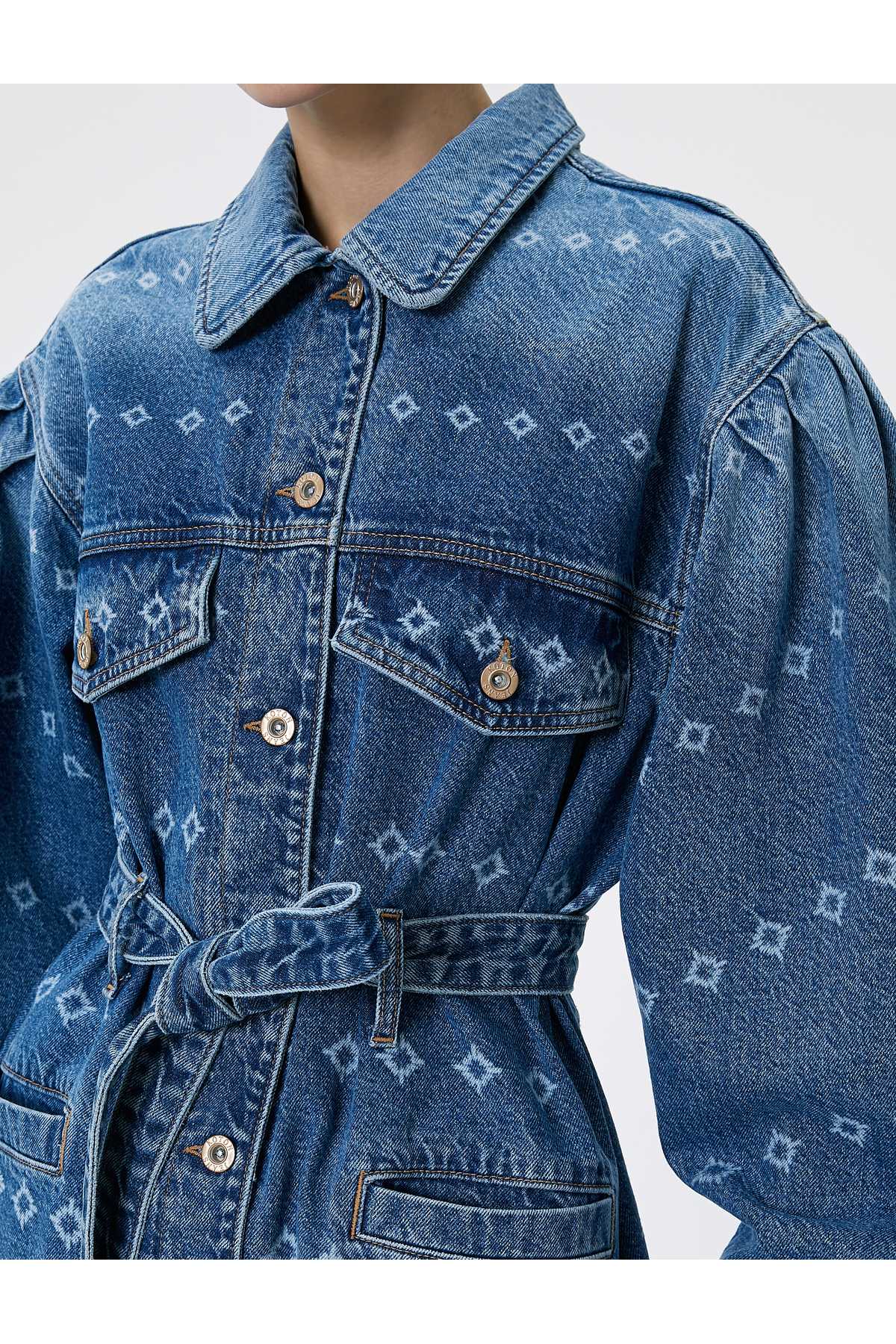 ژاکت جین بلند با جزئیات چاپ لیزری، کمربند، جیب، تناسب راحت