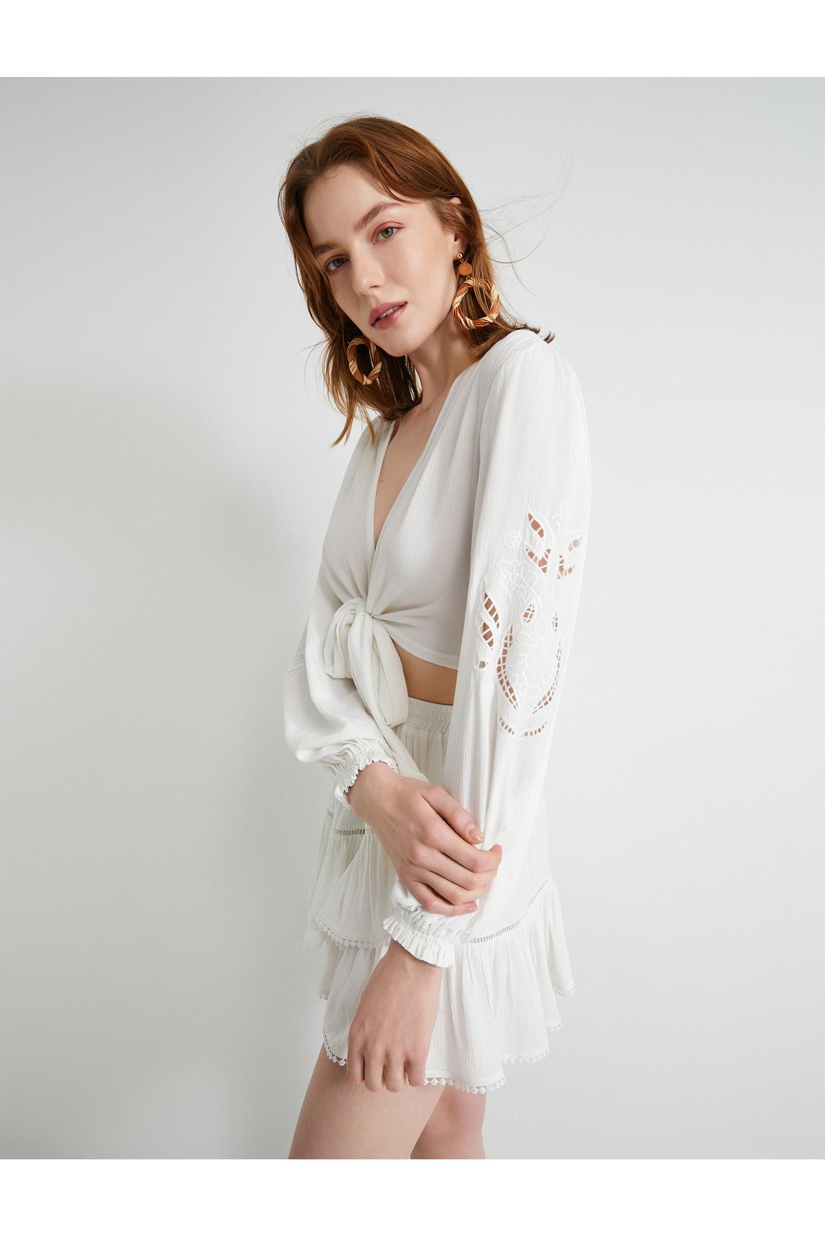 بلوز بلوز آستین بادکنکی جلوی کراوات گلدوزی ویسکوز با جزئیات