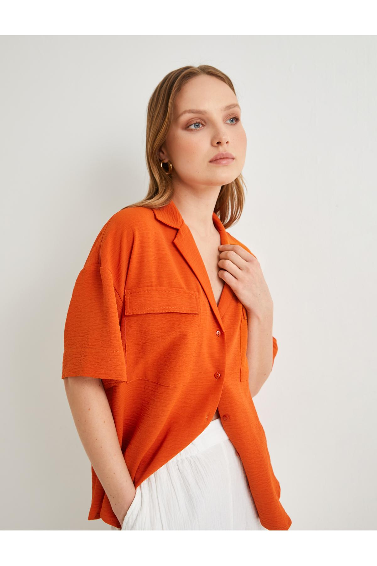 پیراهن آستین کوتاه با جیب های باری و برش گشاد