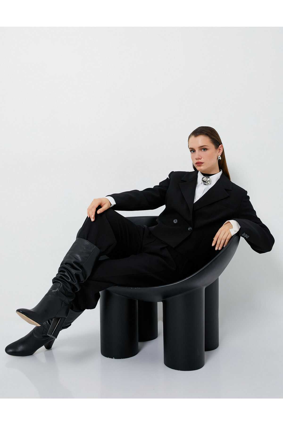 کت بلیزر دو سینه دکمه دار با جیب