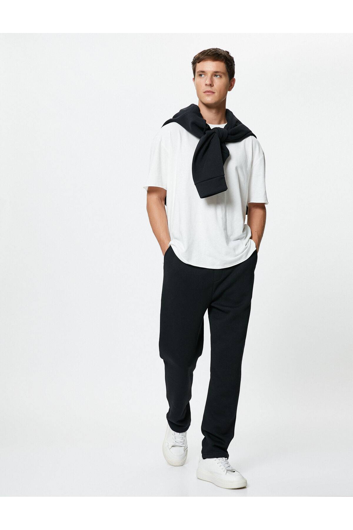 شلوار ورزشی پایه با جزئیات جیب و کمر بسته