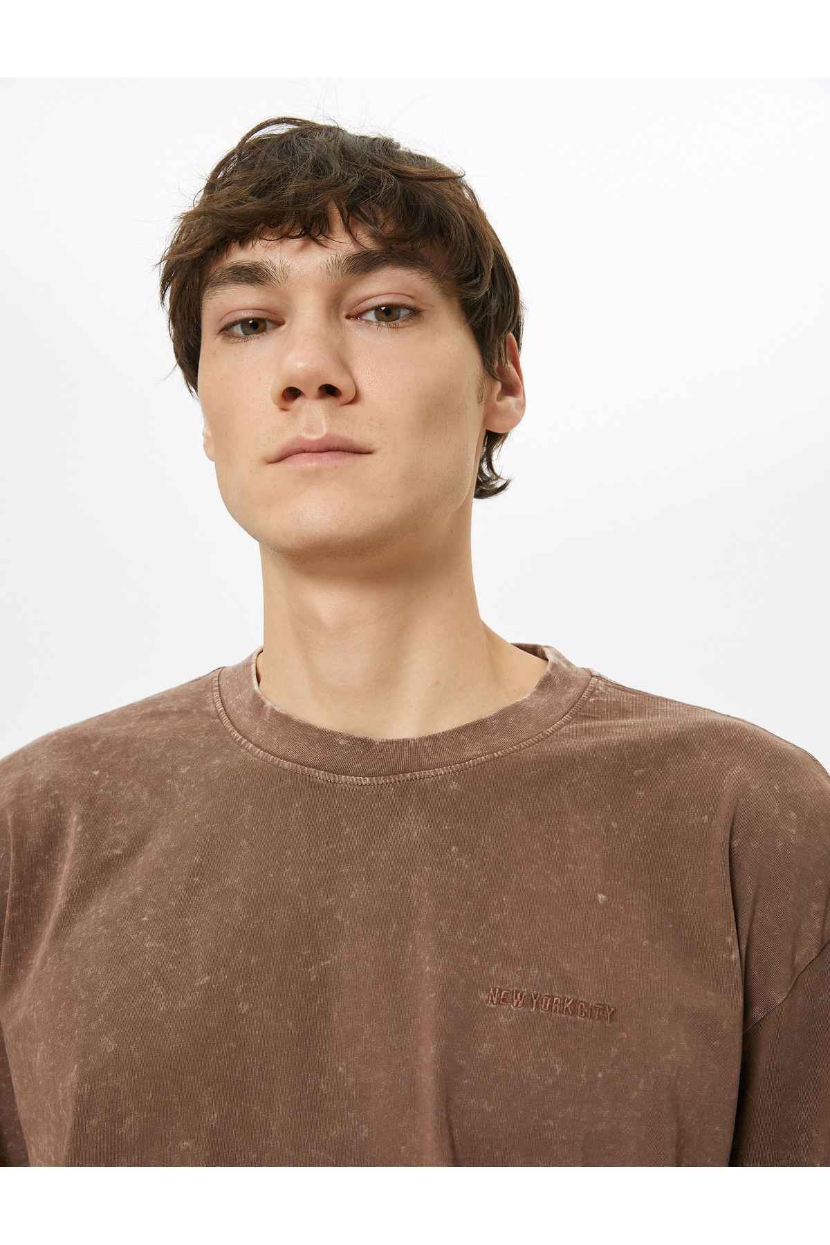 تیشرت قابل شستشو یقه دوزی شده با یقه آستین کوتاه نخی