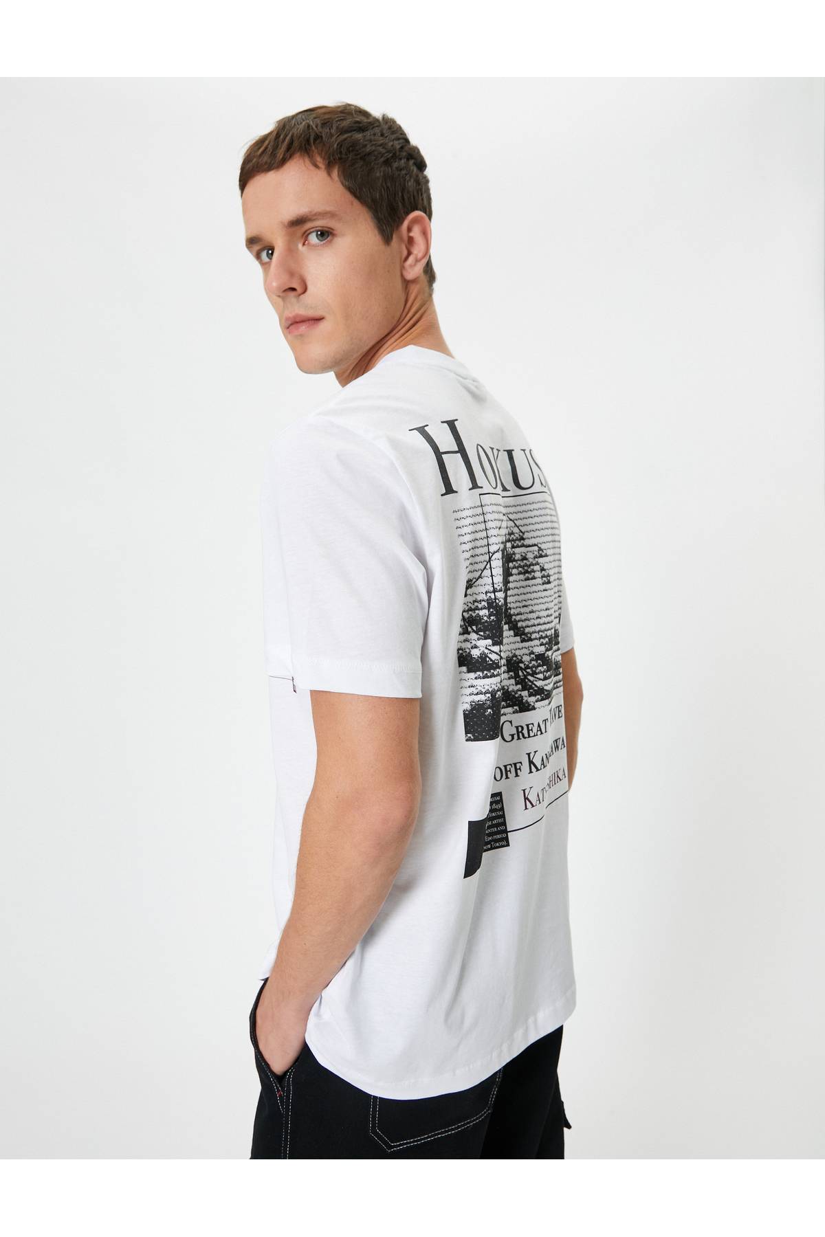 Hokusai تیشرت دارای مجوز پشت چاپ آستین کوتاه یقه خدمه نخی