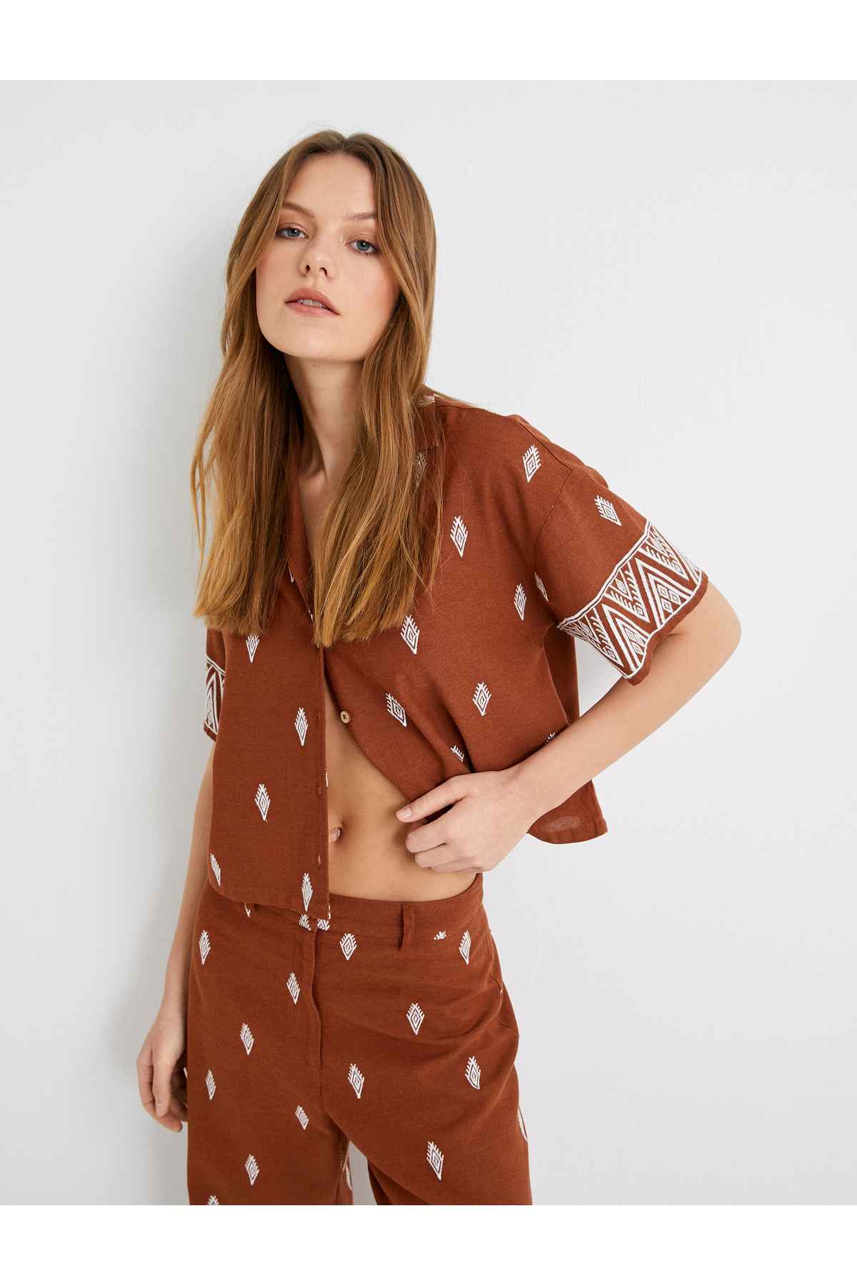 پیراهن برش با طرح قومی آستین کوتاه دکمه دار