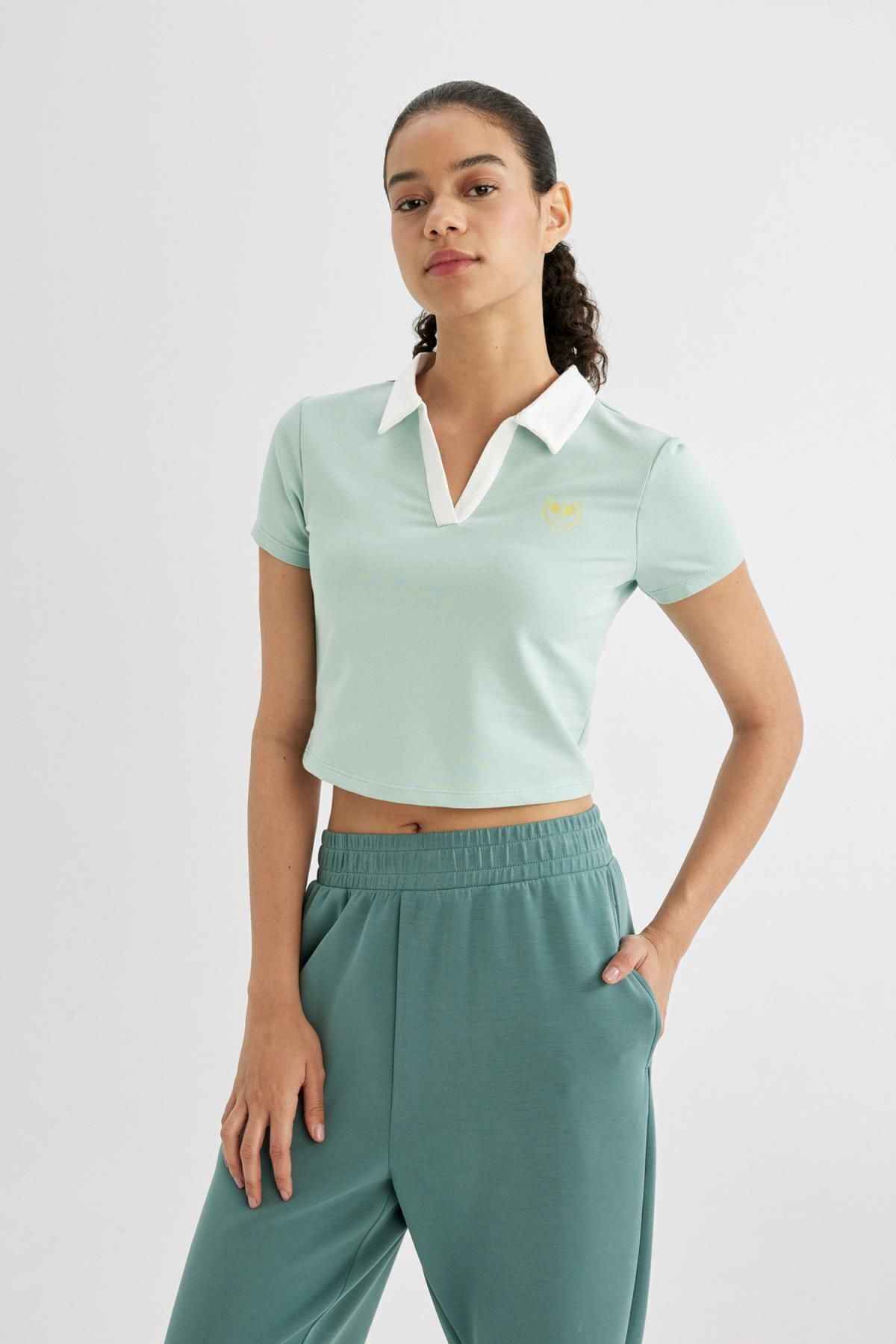 تیشرت آستین کوتاه یقه ورزشکار با تناسب استاندارد DeFactoFit