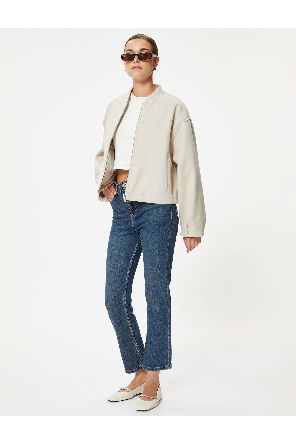 شلوار جین گشاد برش باریک با کمر استاندارد