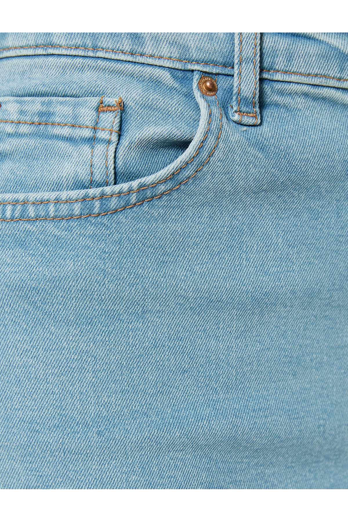 شلوار جین گشاد برش باریک با کمر استاندارد