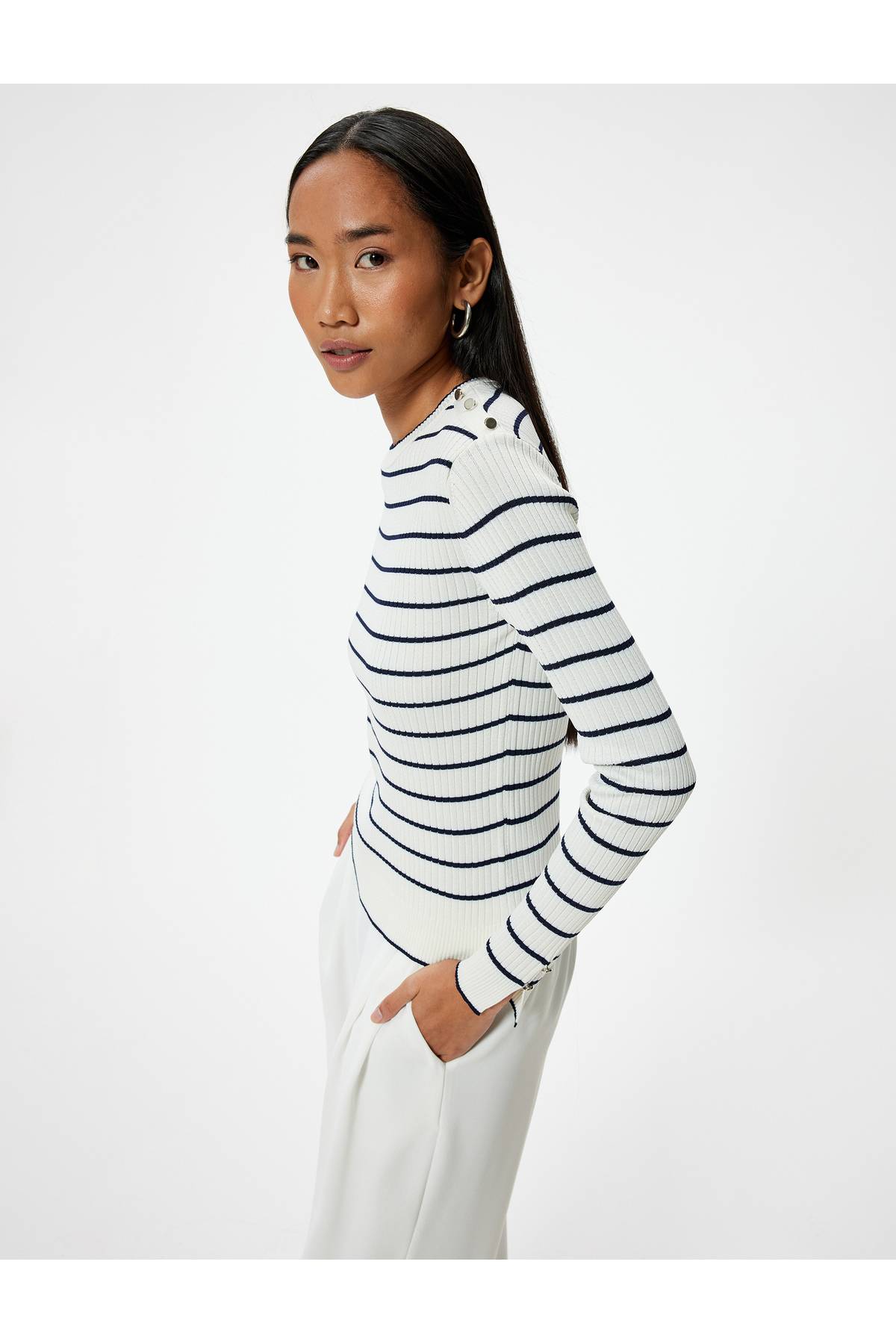 یقه گرد آستین بلند با دکمه ژاکت بافتنی