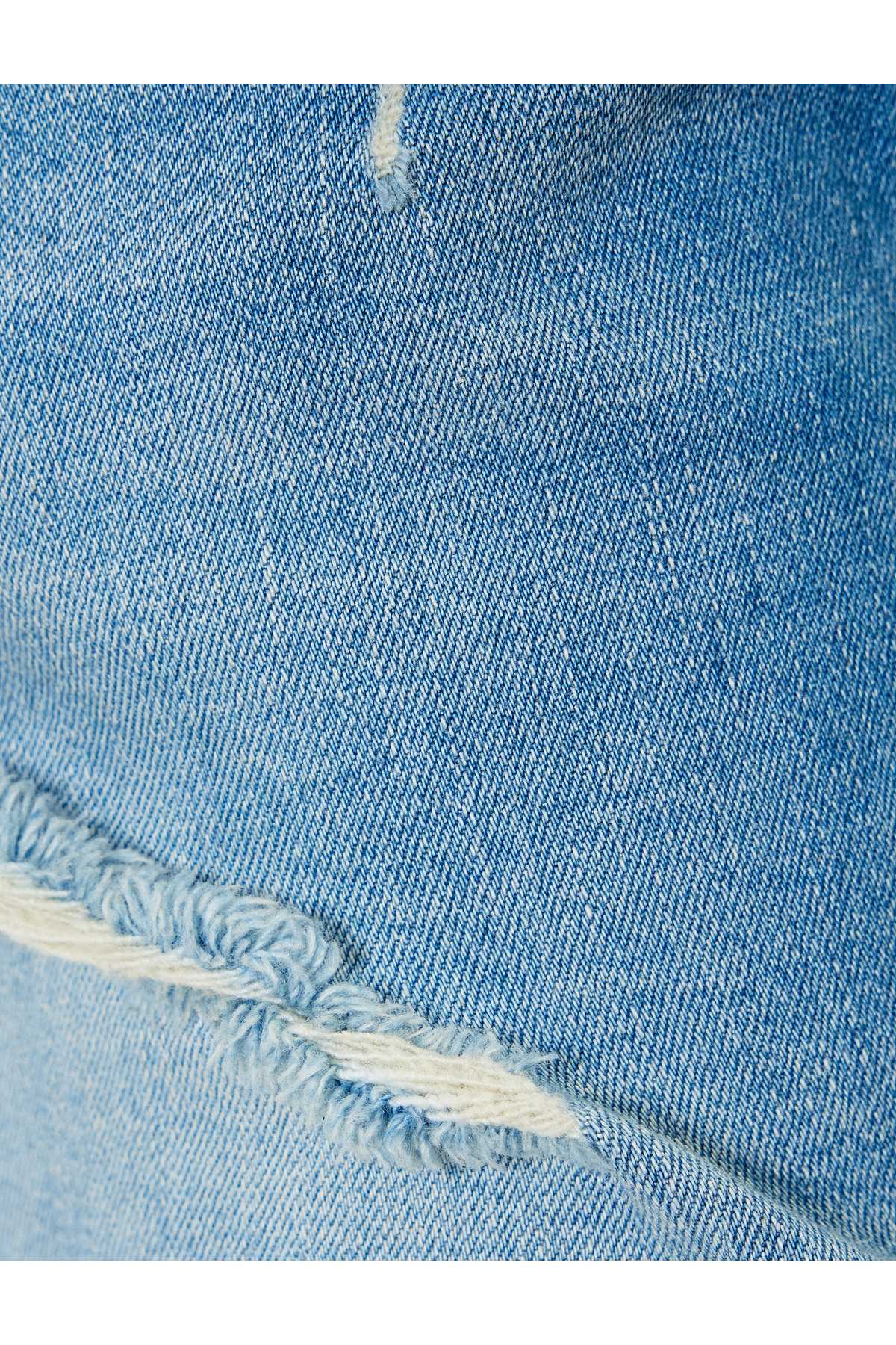 شلوارک جین باریک با دکمه کاف تاشو برمودا