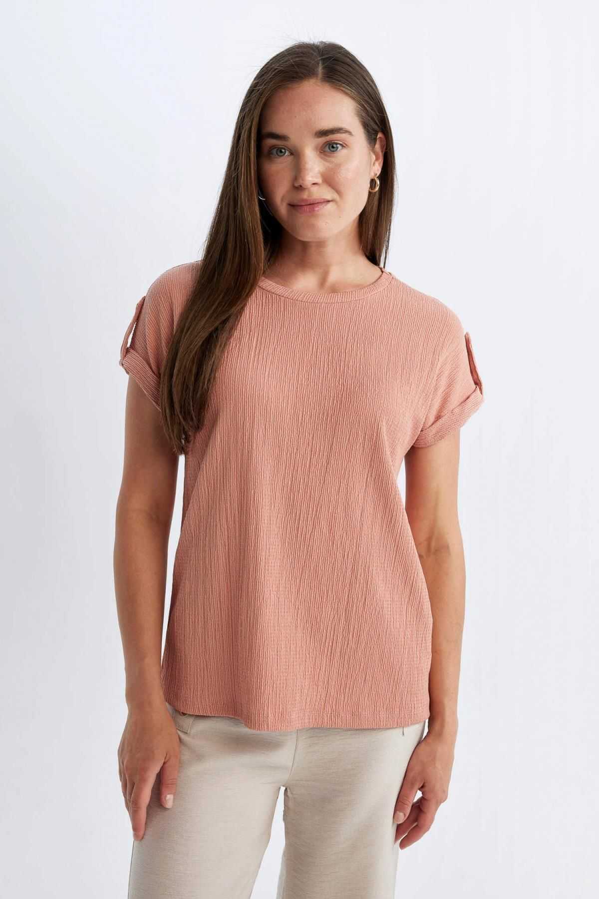 تیشرت آستین کوتاه یقه خدمه فیت معمولی