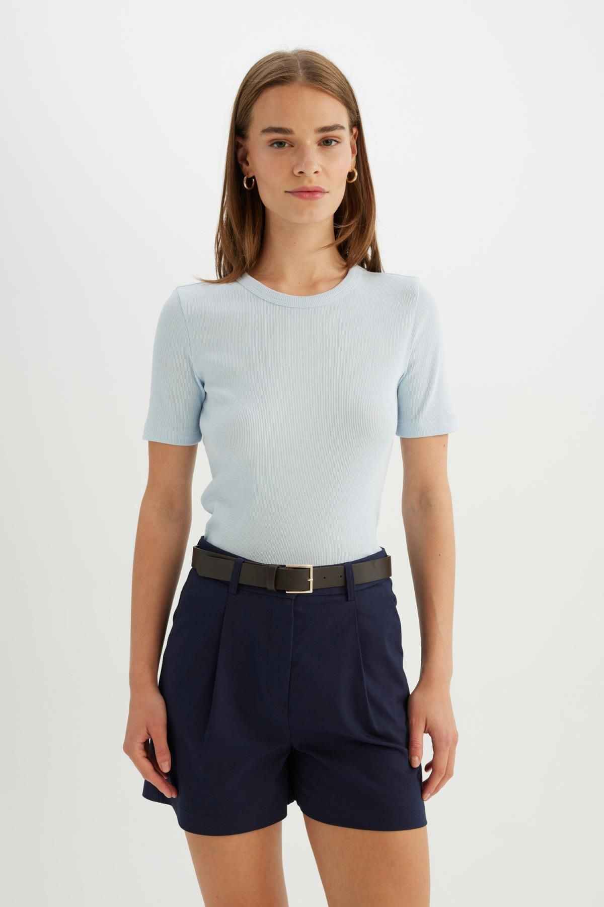 تیشرت آستین کوتاه یقه اسلیم فیت