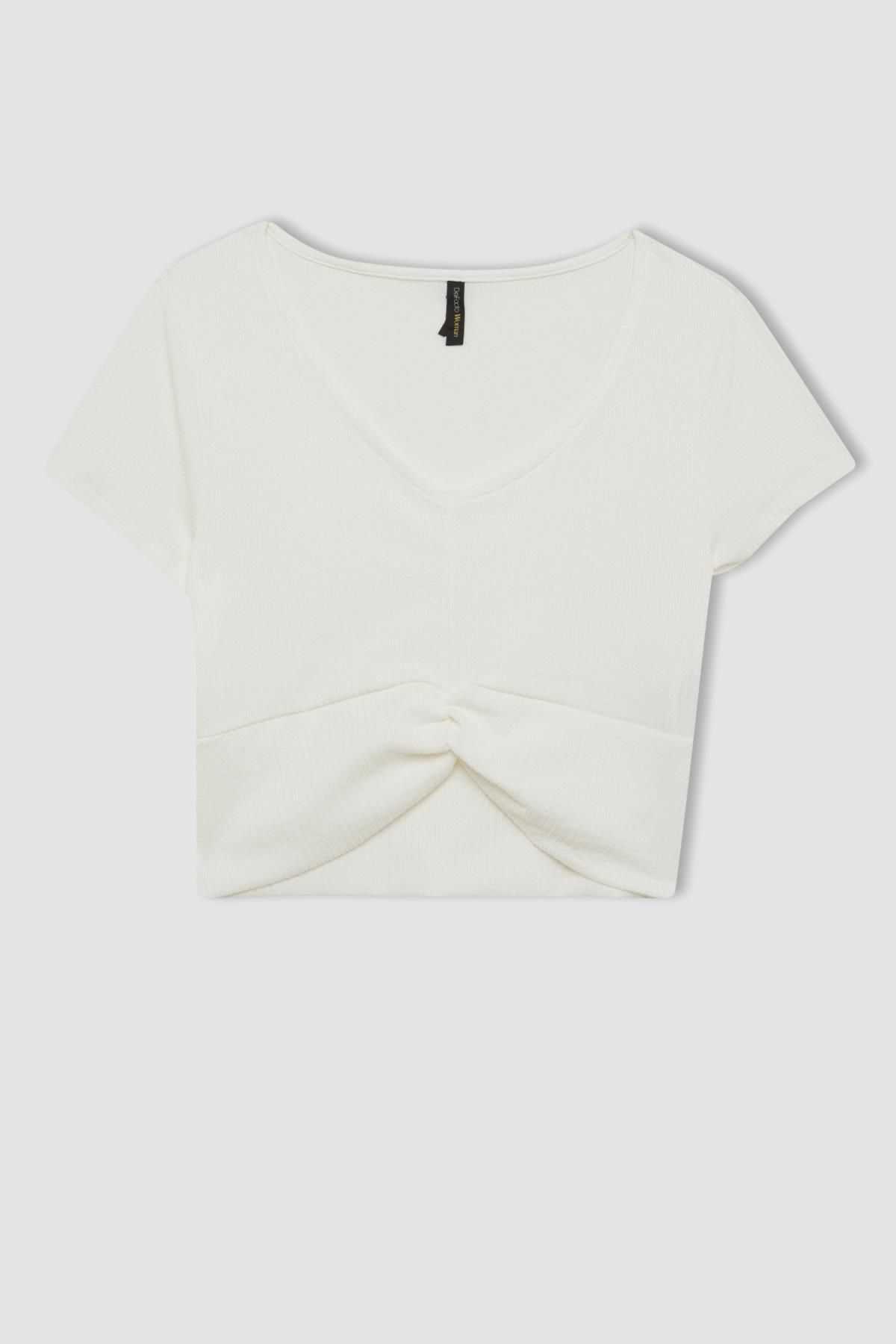 تیشرت آستین کوتاه با یقه V باریک