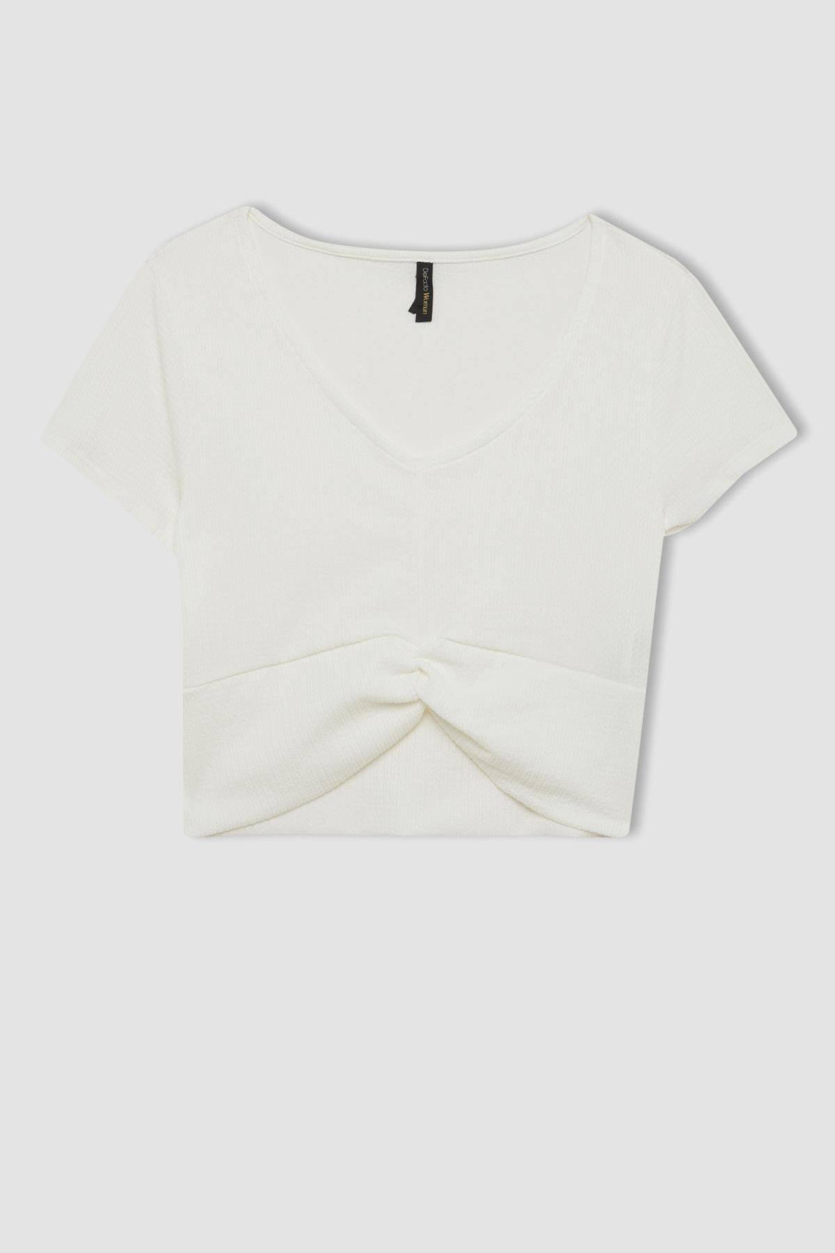 تیشرت آستین کوتاه با یقه V باریک