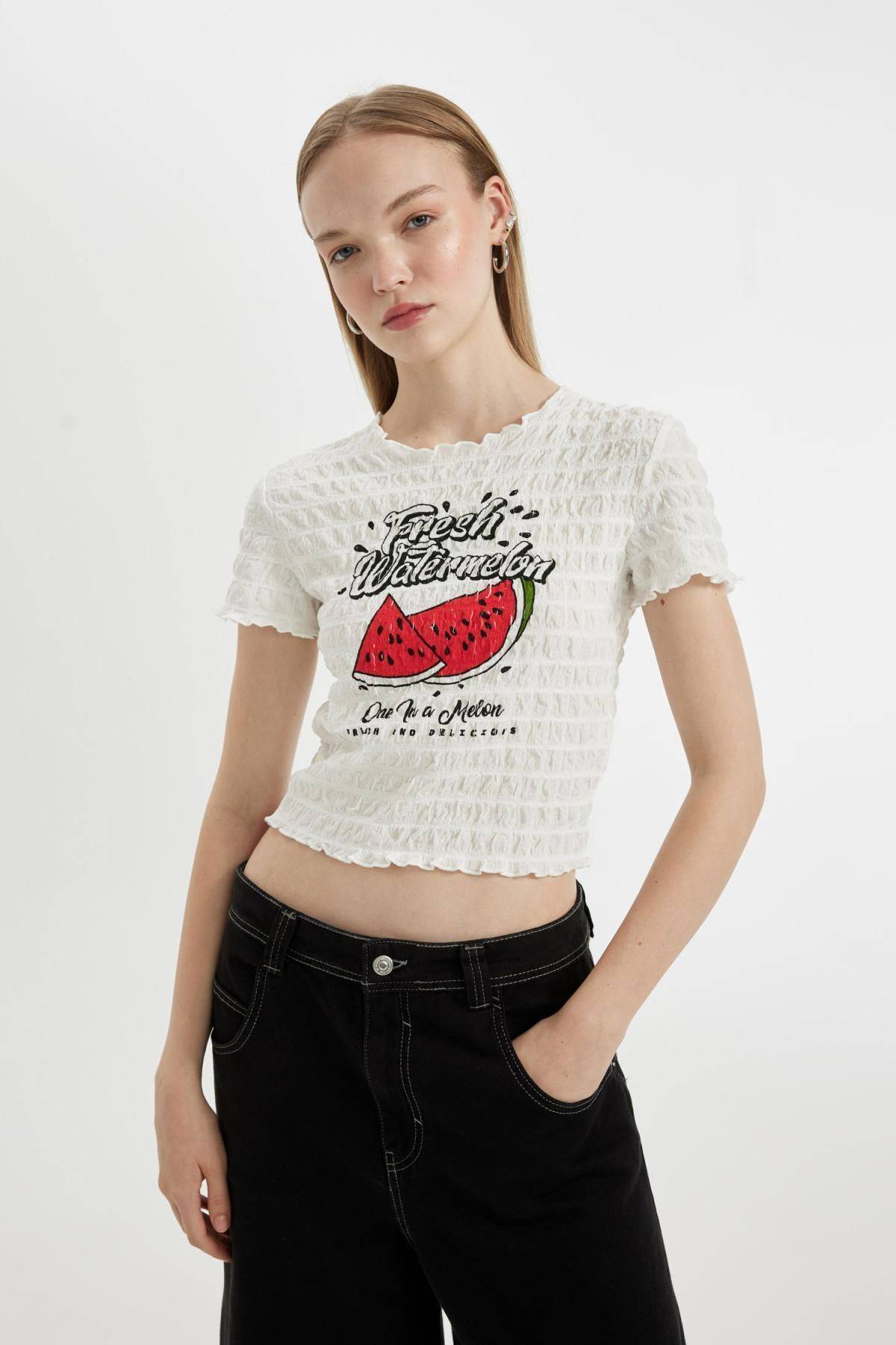 تیشرت آستین کوتاه حباب دار چاپ شده با گردن خدمه