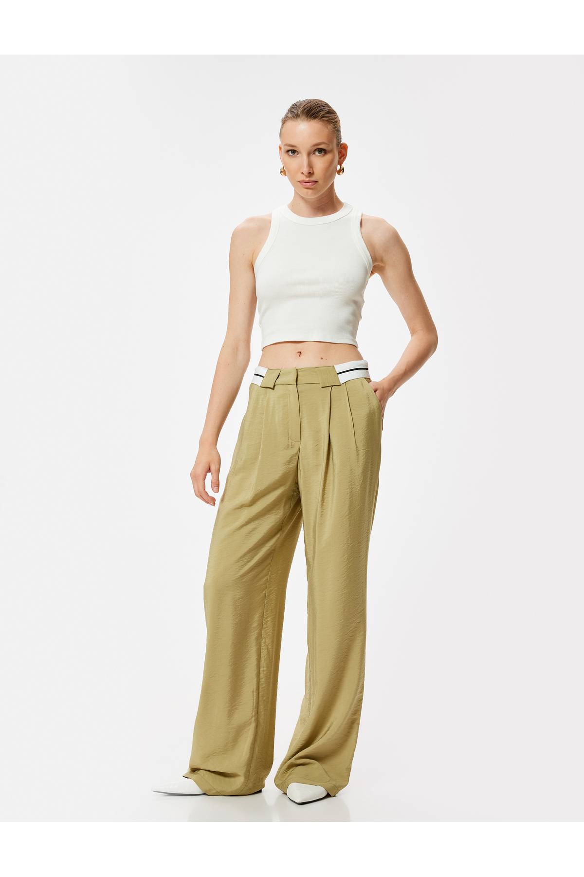 شلوار گشاد دور کمر جزئیات جیب پلیسه