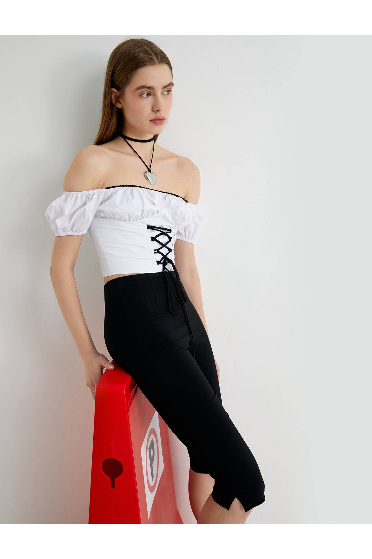 بلوز پاپیون بیرون از شانه پاپیون گره خورده یقه دلبر