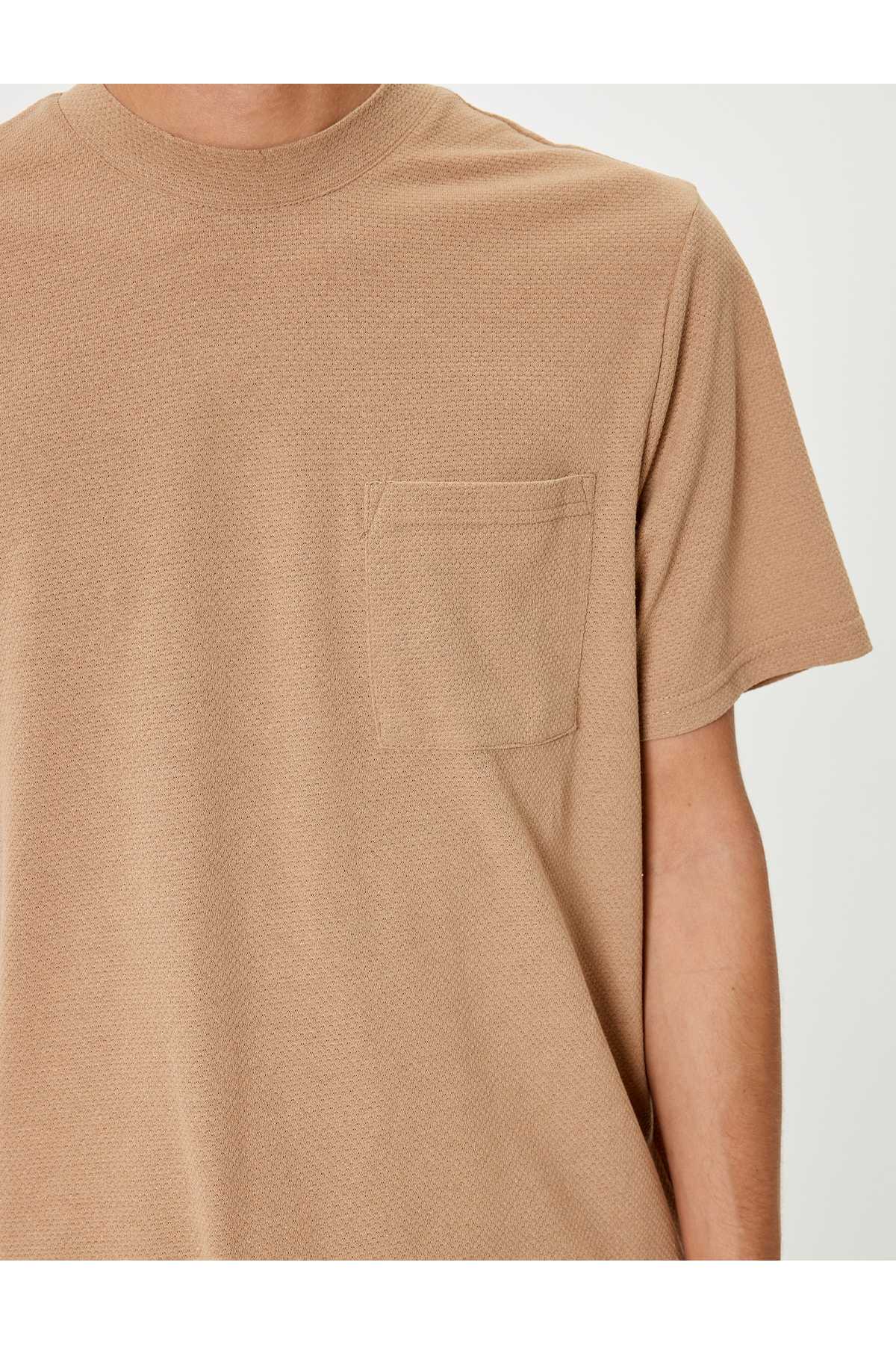 آستین کوتاه تیشرت جیبی تفصیلی یقه خدمه مخلوط پنبه