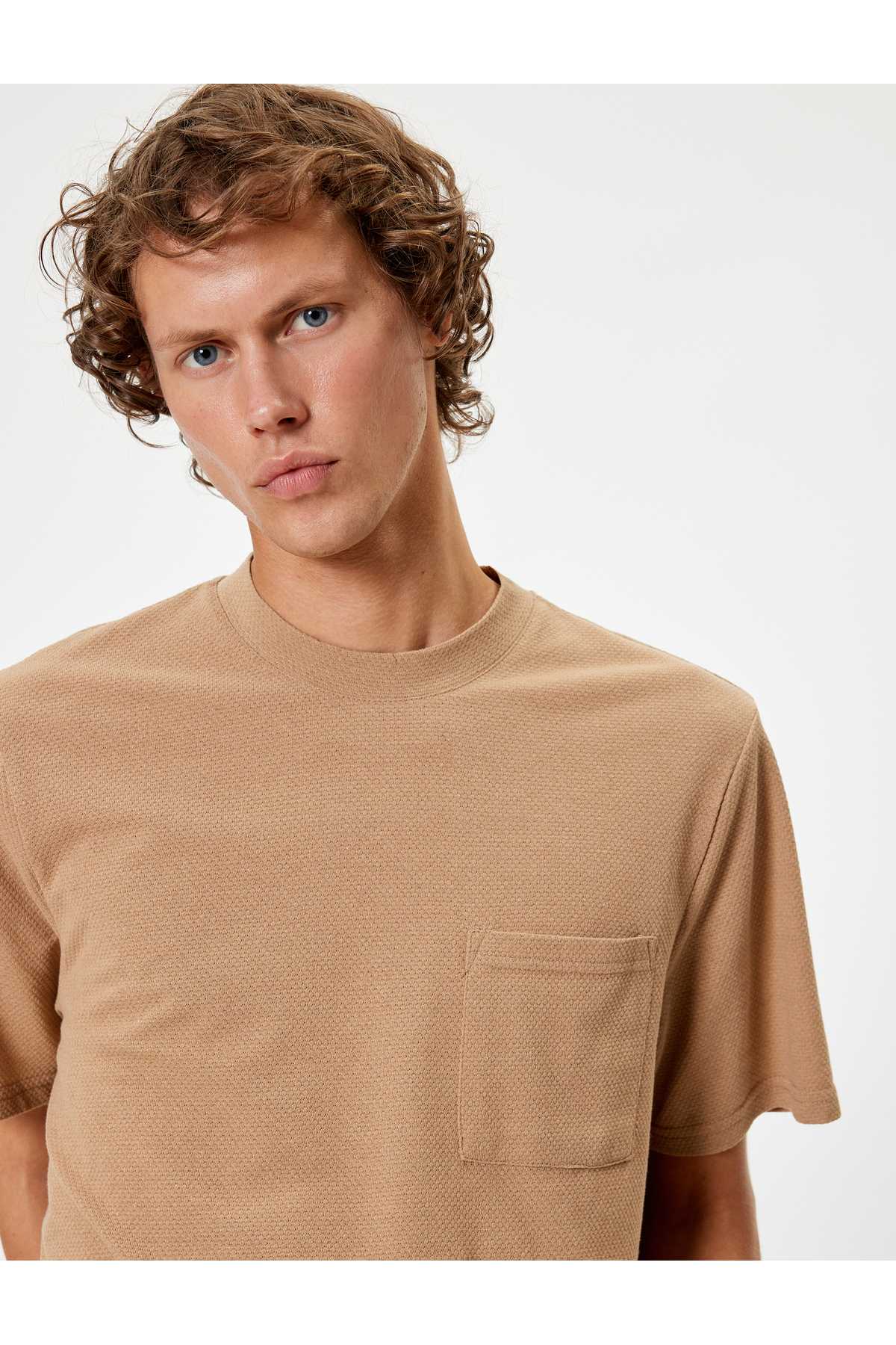 آستین کوتاه تیشرت جیبی تفصیلی یقه خدمه مخلوط پنبه