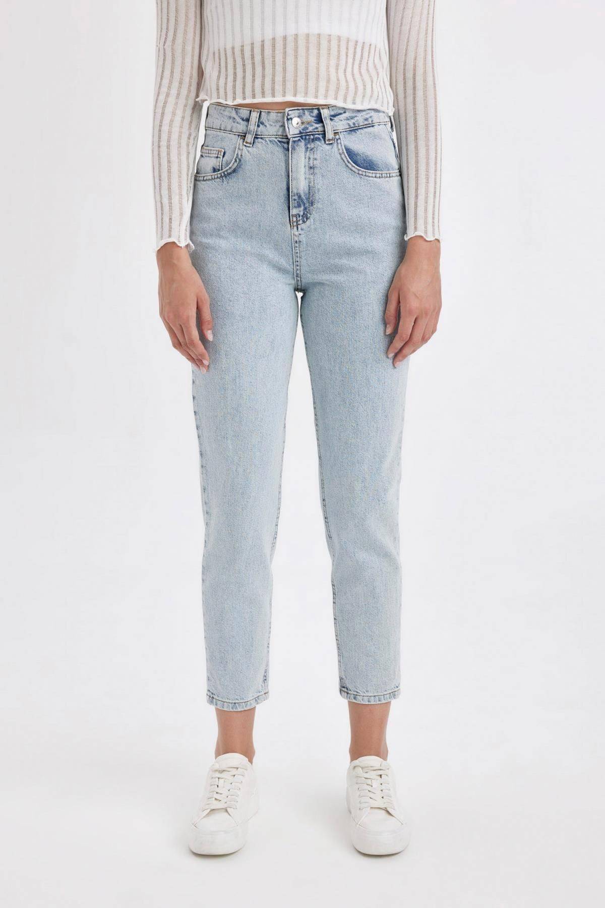 شلوار جین شسته با ریزش جزییات پارهدار تا مچ پا بلند لینا مام