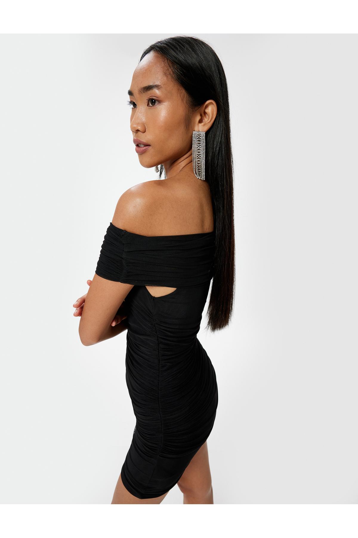 لباس شب مینی با یقه مدونا باریک