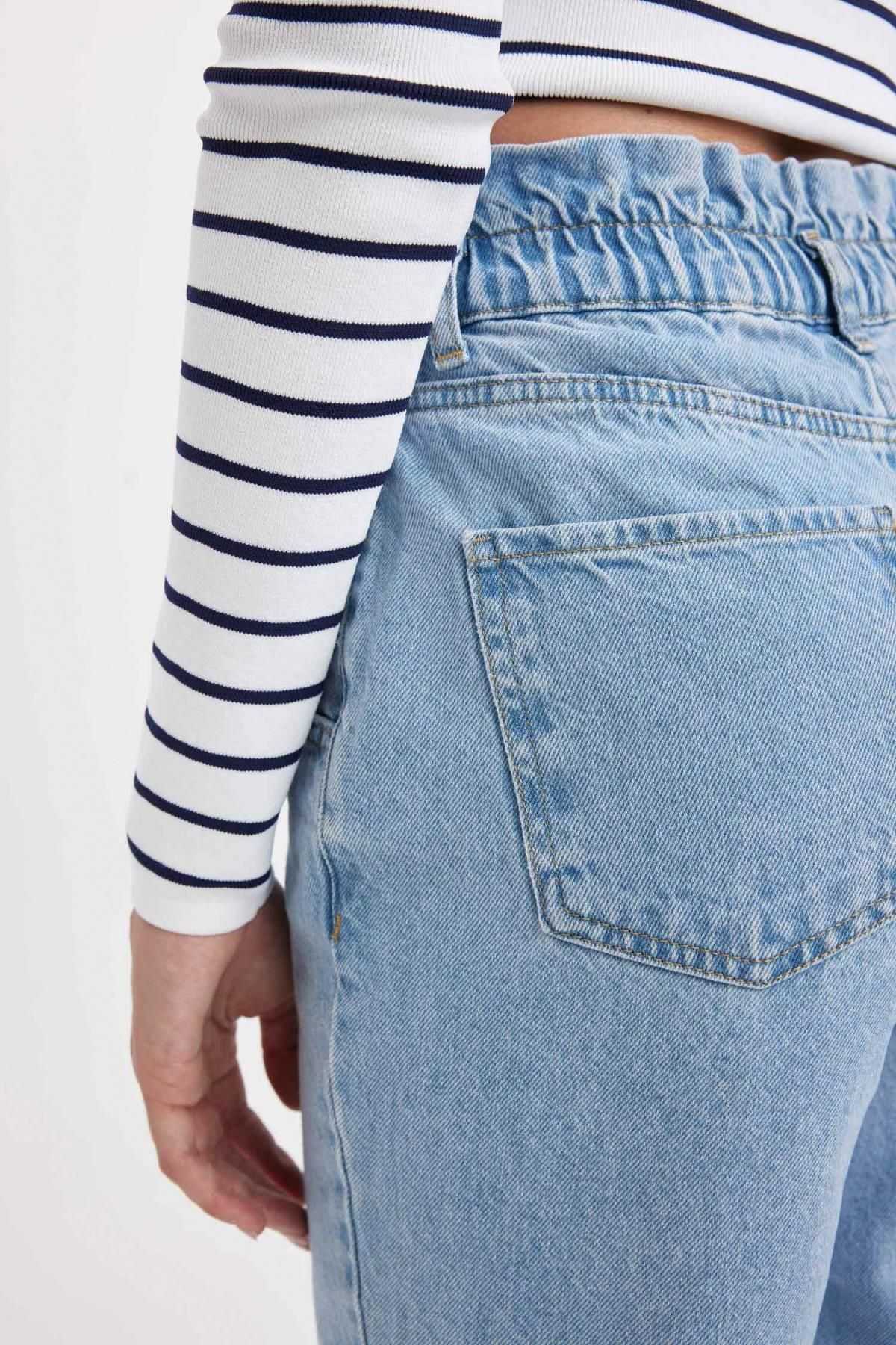 کیسه کاغذی با کمر بلند شلوار جین شسته