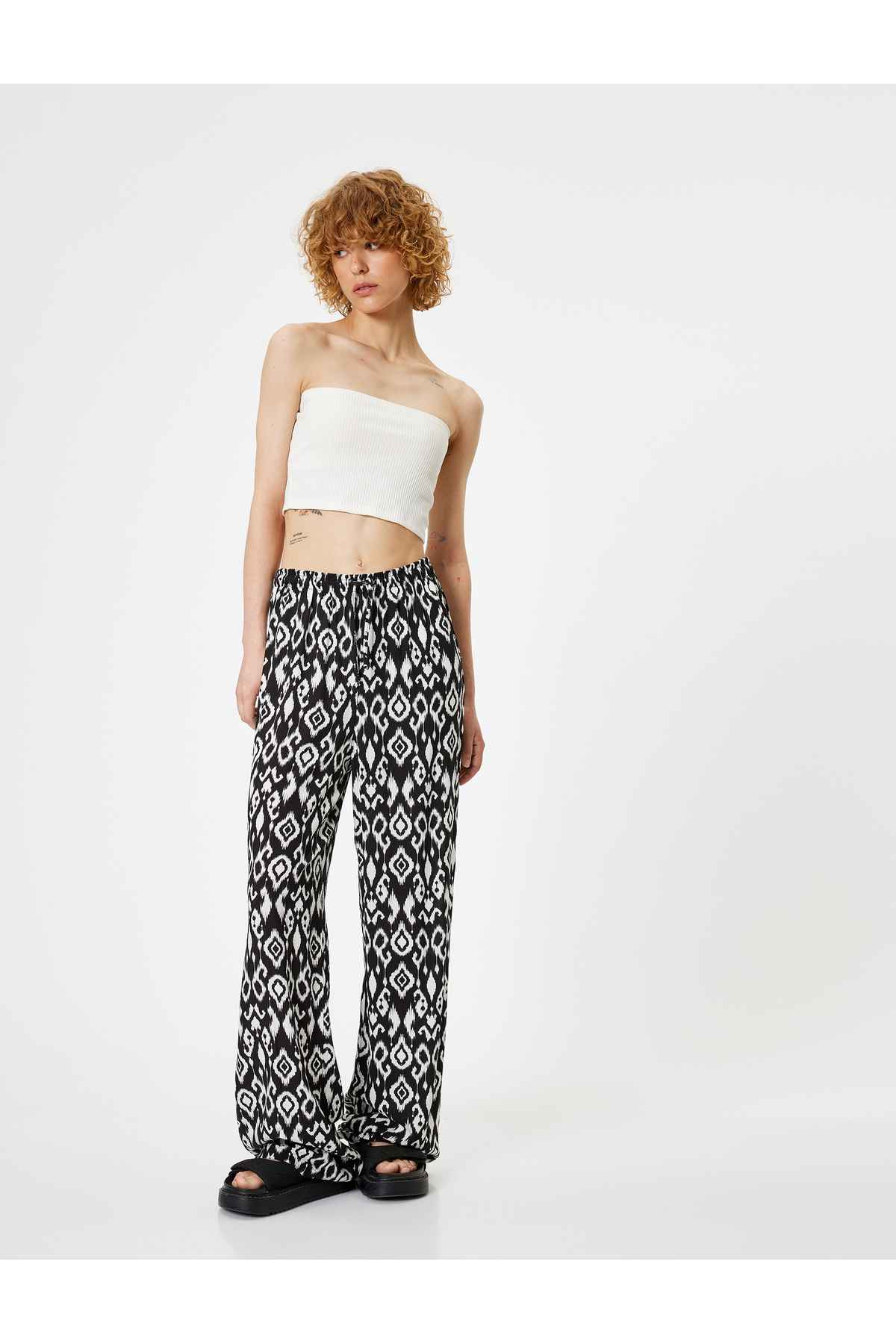 شلوار ویسکوز با توری کمر گشاد ساق بلند چاپ قومی