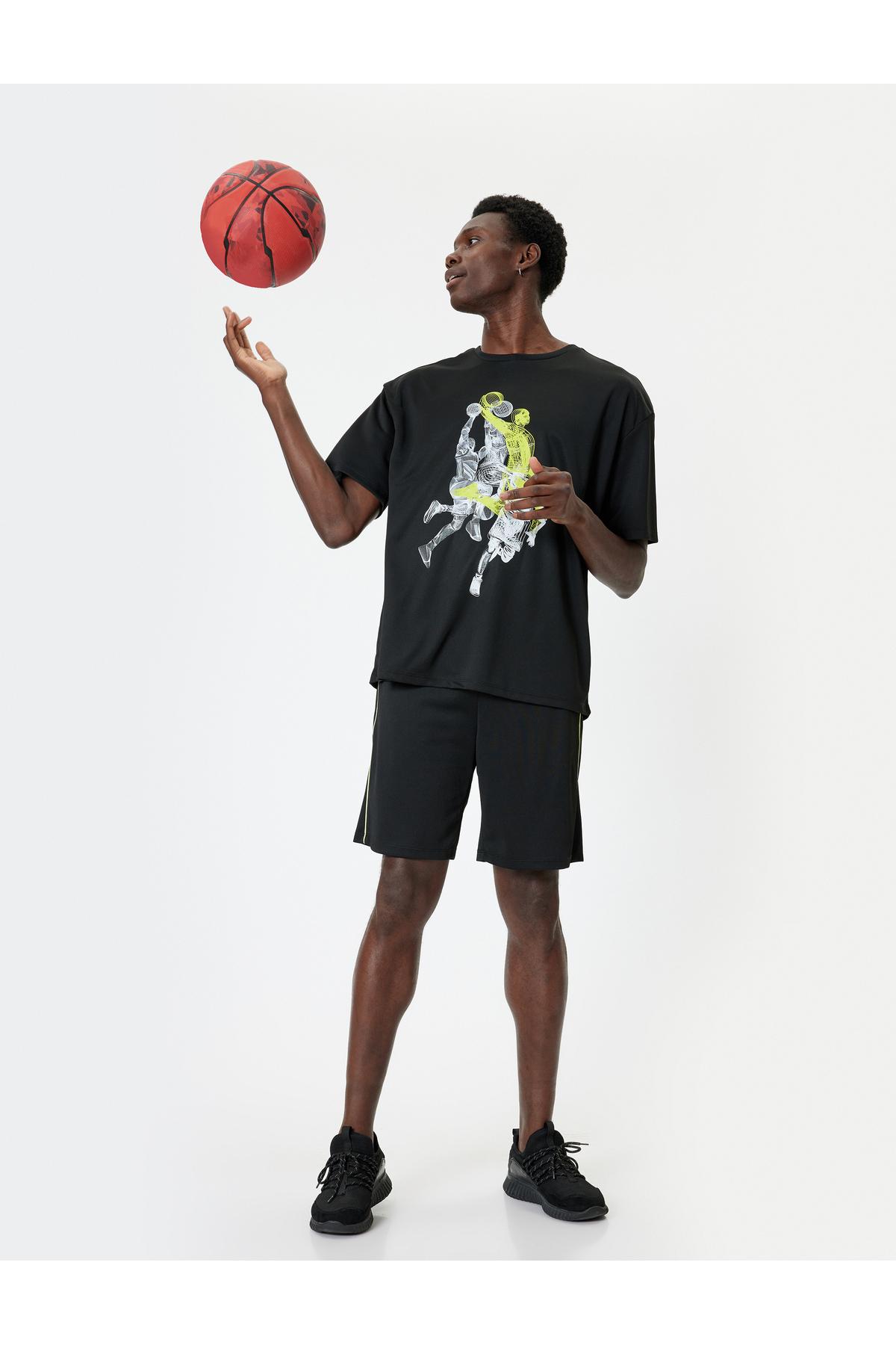 تیشرت اسپرت با یقه آستین کوتاه چاپ شده سایز بزرگ