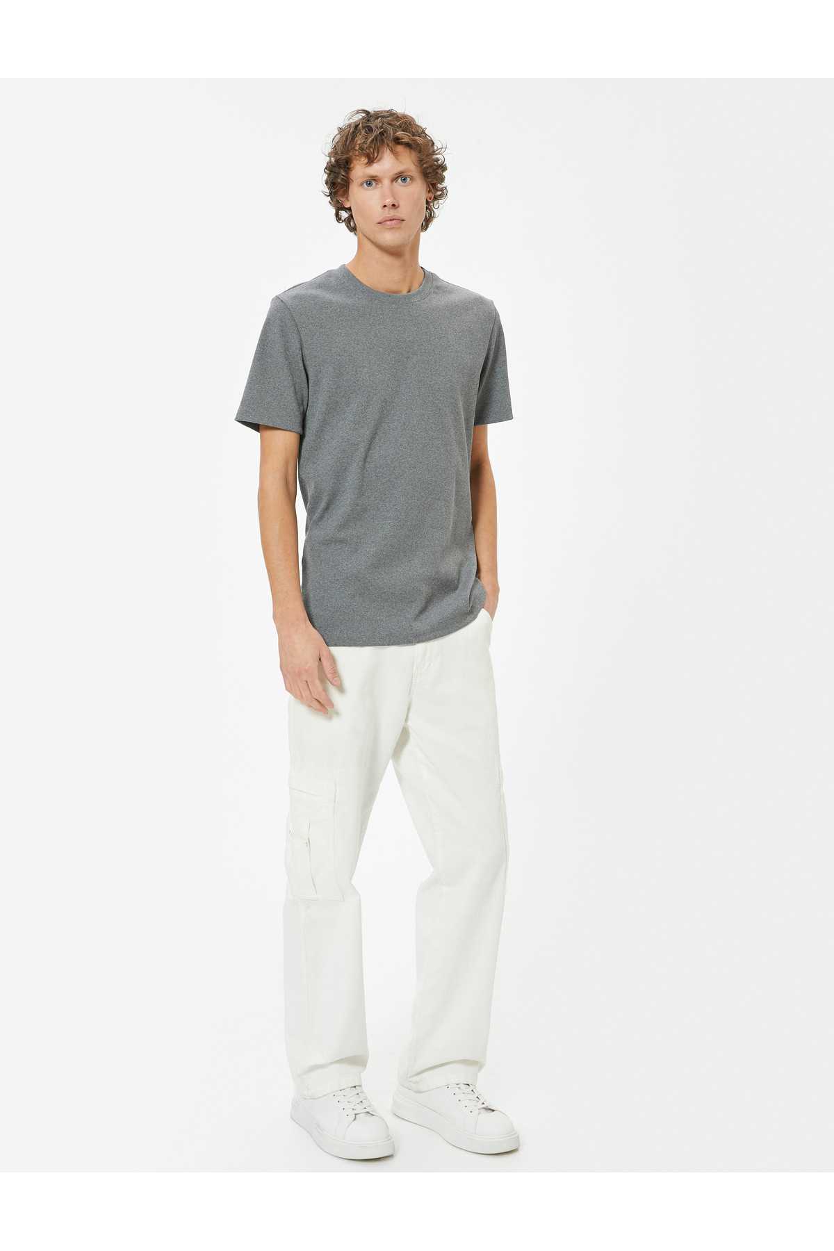 تیشرت اسلیم فیت یقه خدمه آستین کوتاه پایه