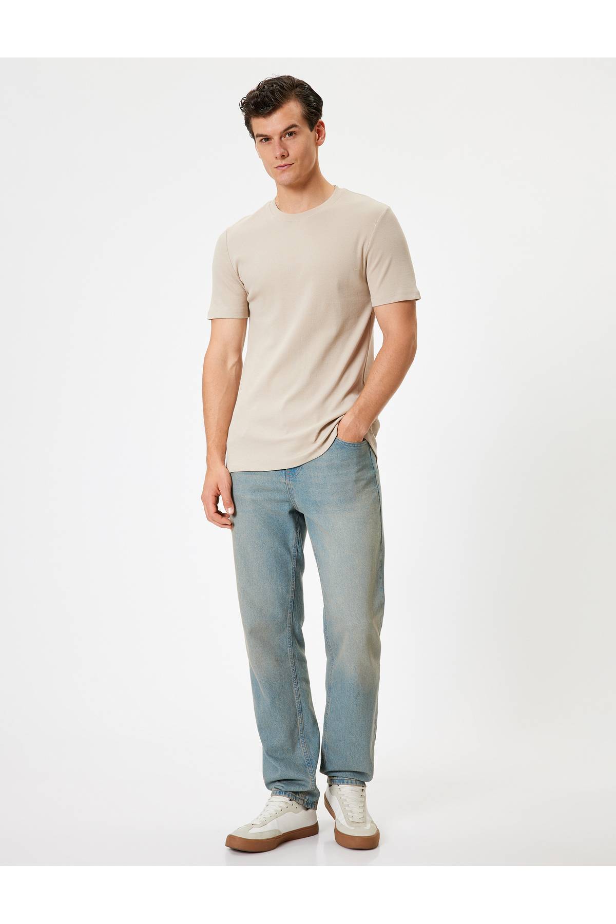 تیشرت اسلیم فیت یقه خدمه آستین کوتاه پایه