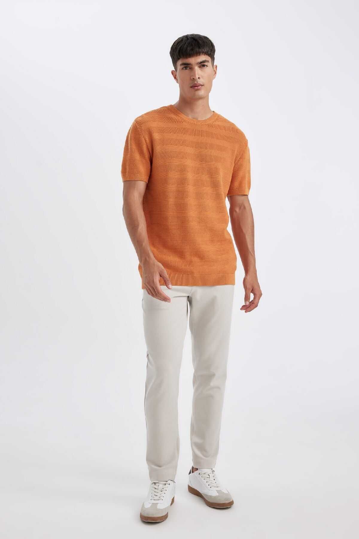 تیشرت آستین کوتاه پنبه ای یقه استاندارد