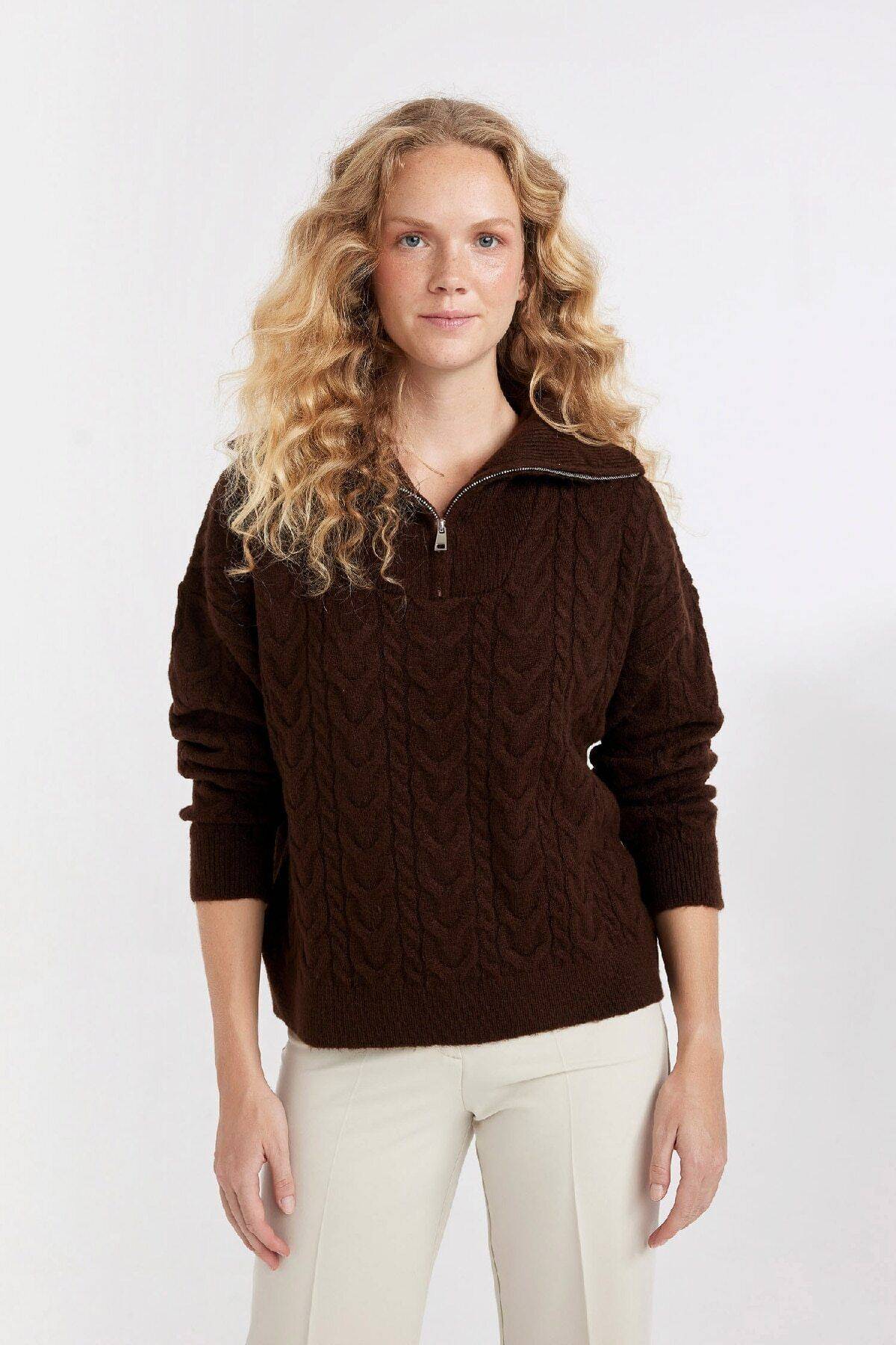 ژاکت یقه زیپی فیت سایز بزرگ