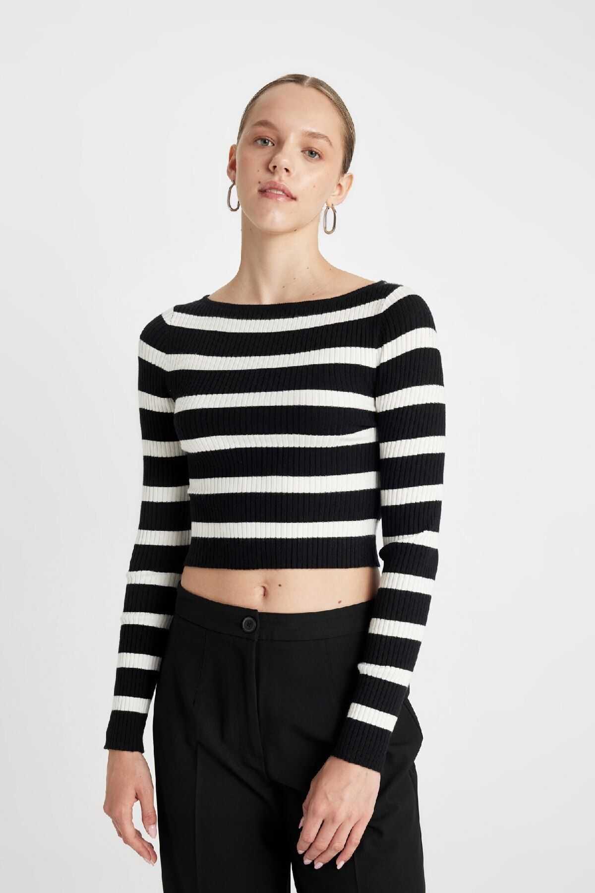 ژاکت یقه قایق راه راه باریک