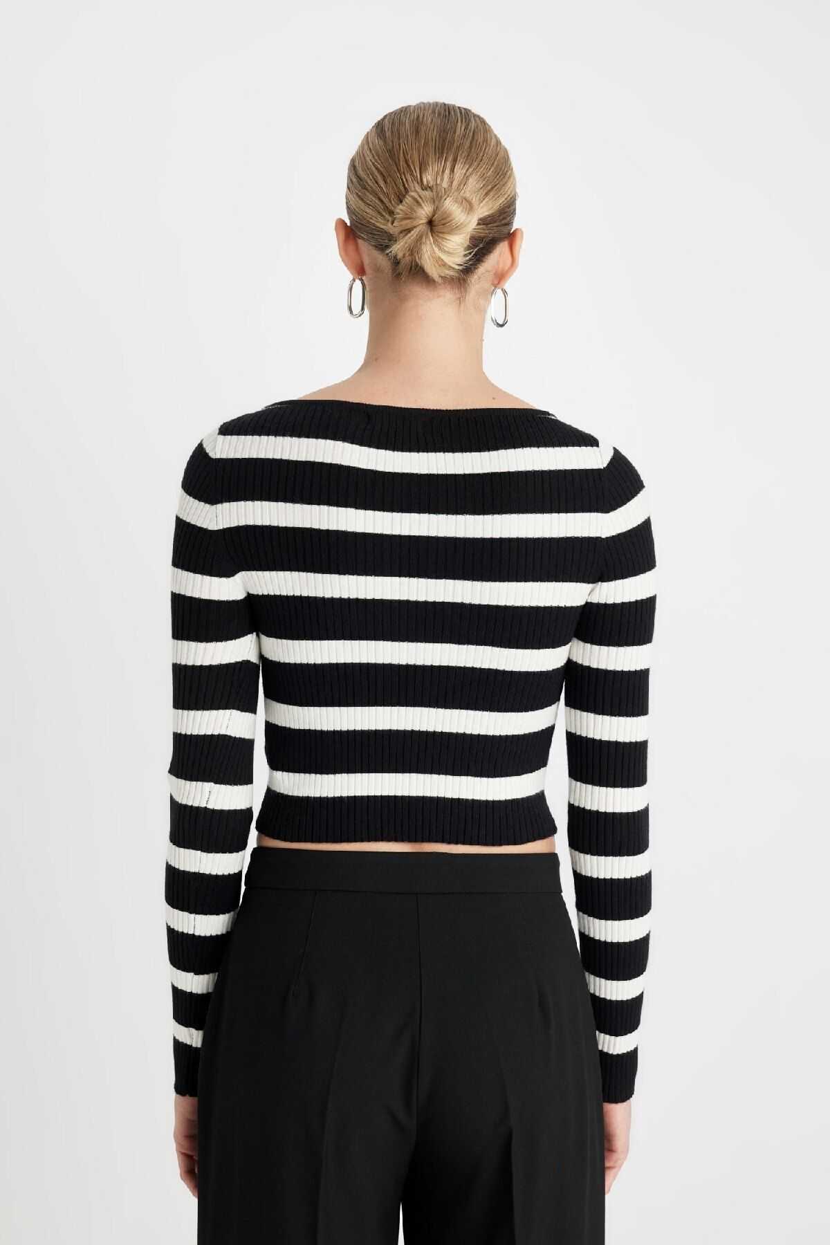 ژاکت یقه قایق راه راه باریک