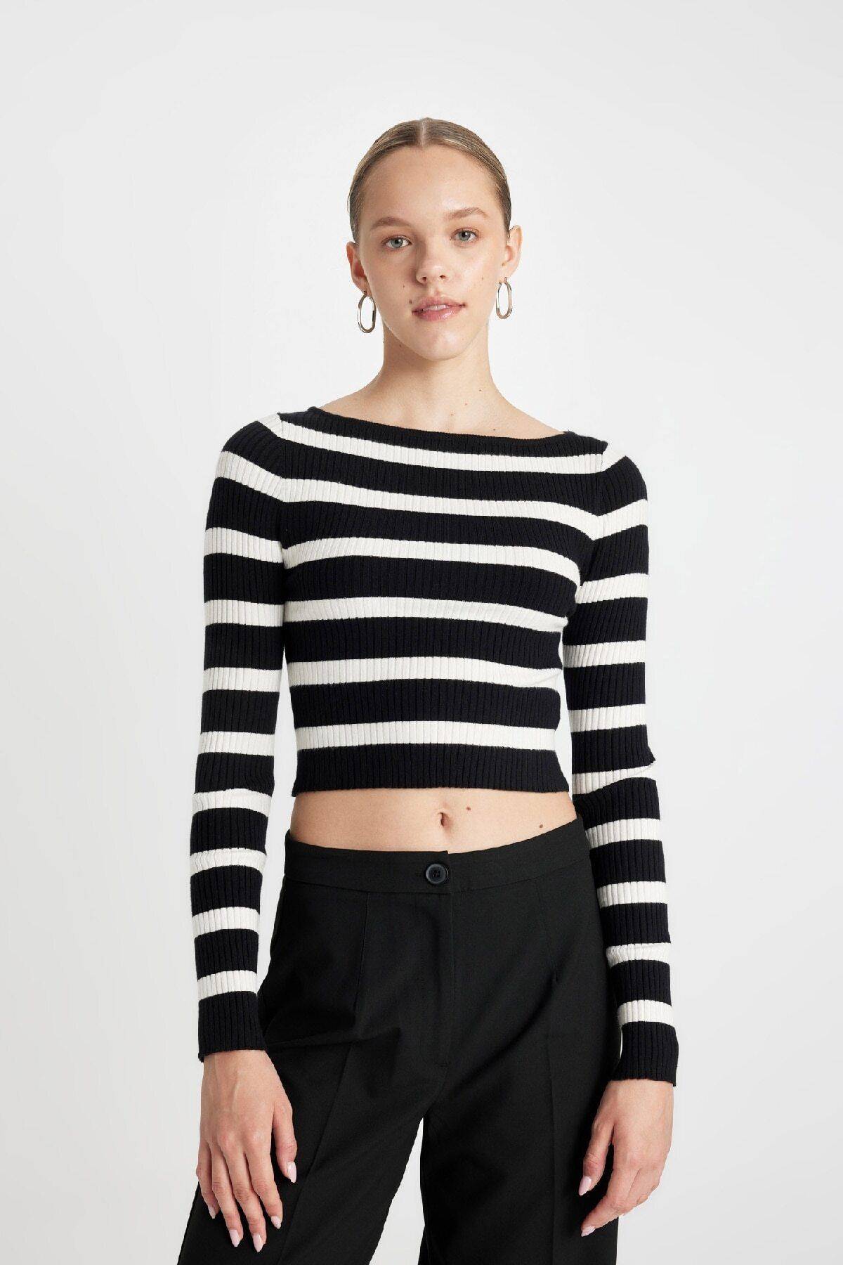 ژاکت یقه قایق راه راه باریک