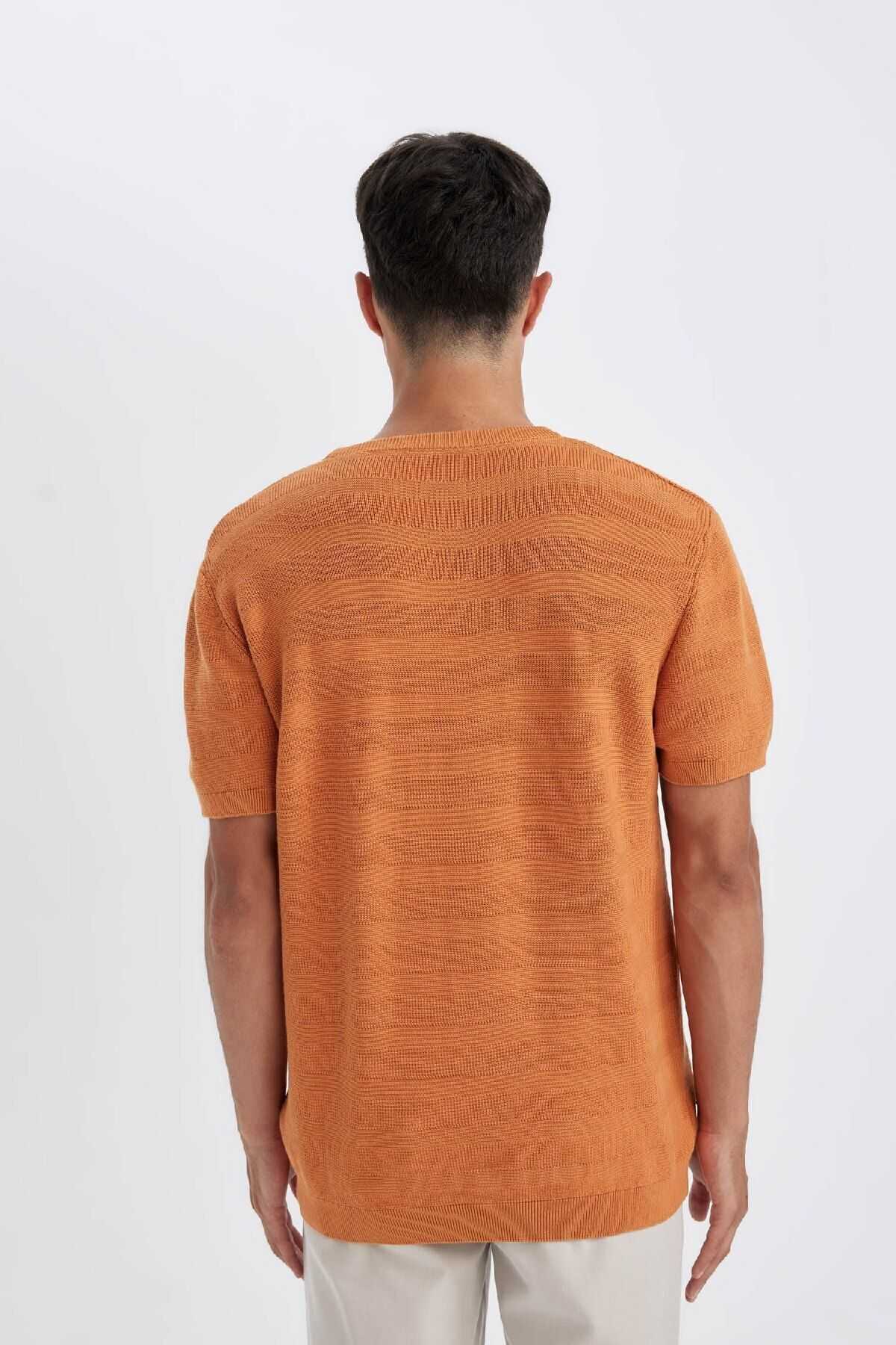 تیشرت آستین کوتاه پنبه ای یقه استاندارد