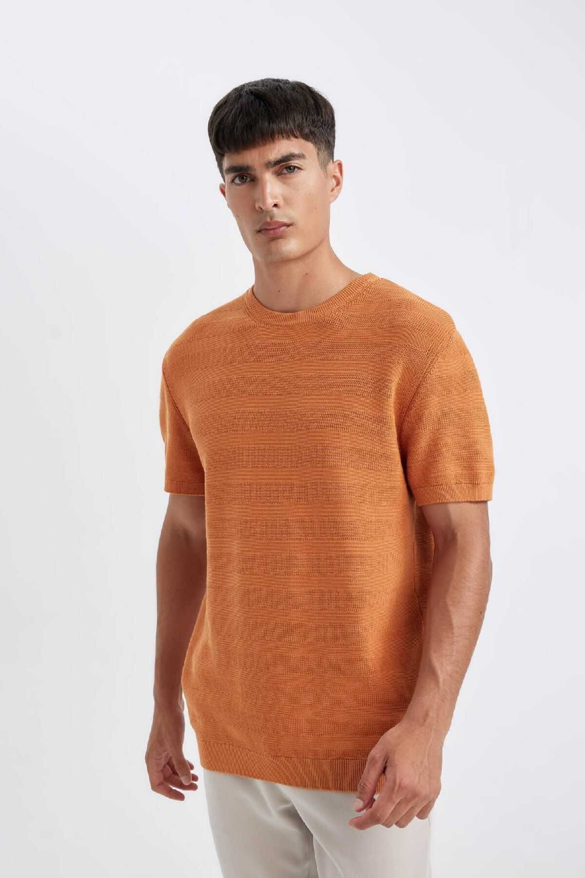 تیشرت آستین کوتاه پنبه ای یقه استاندارد