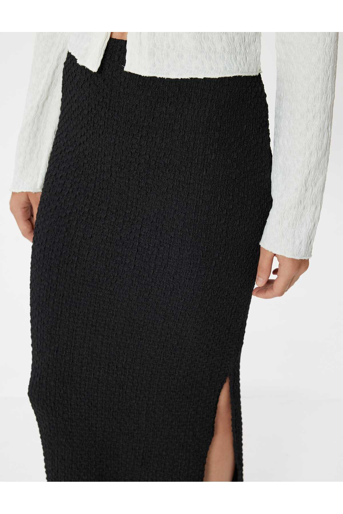 دامن مدادی بافت با چاک میدی با جزییات باریک