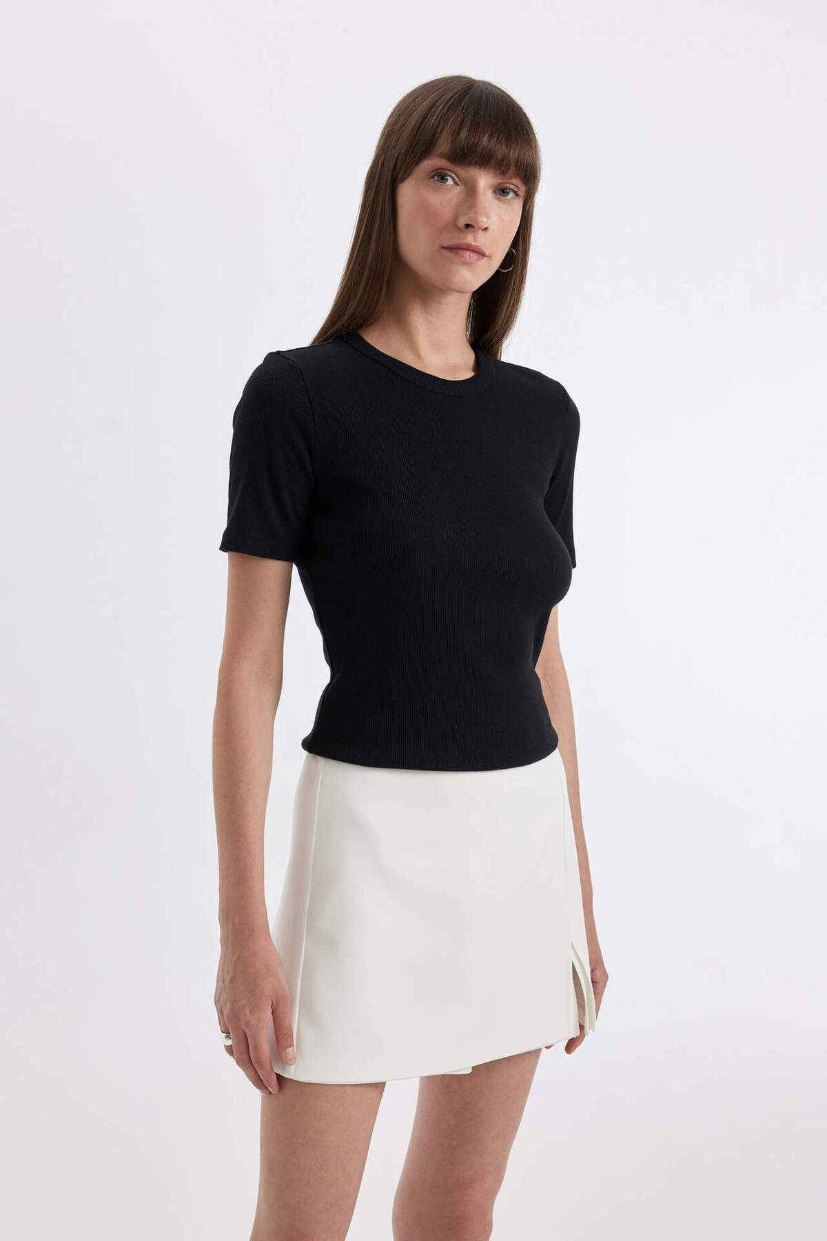 تیشرت آستین کوتاه یقه اسلیم فیت