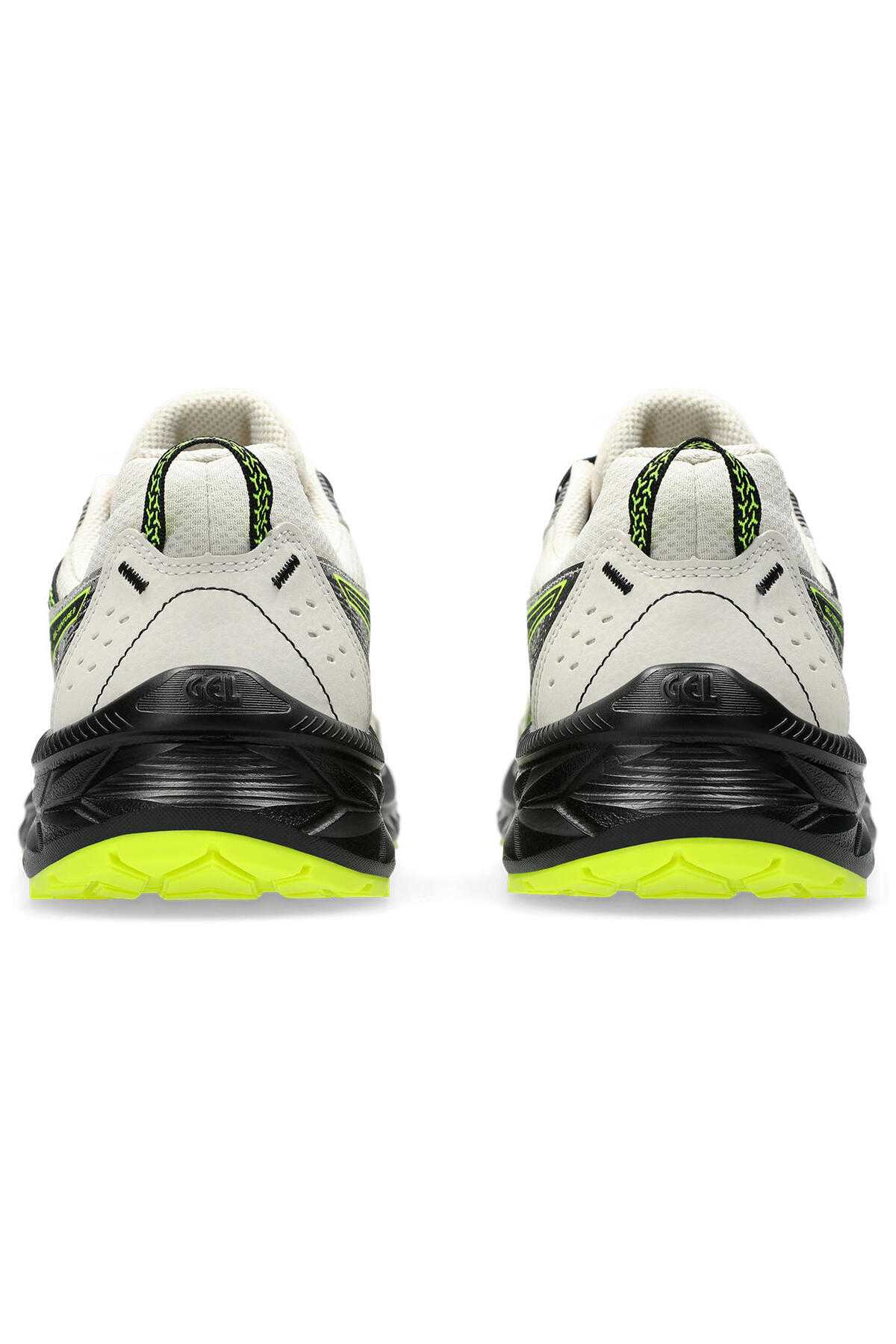 ژل ونچر 9 کفش مردانه کرم در فضای باز