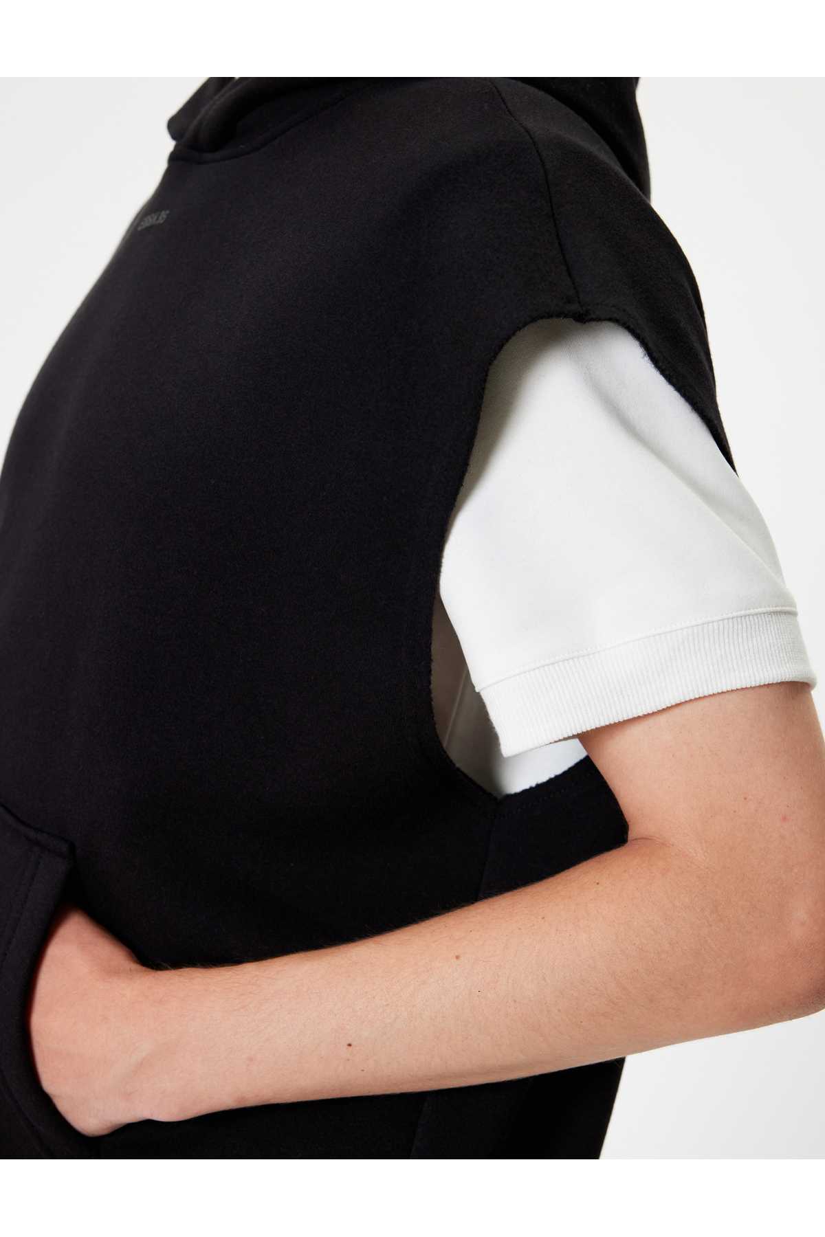 سویشرت بدون آستین سرپوش دار با جیب کانگورویی نخی