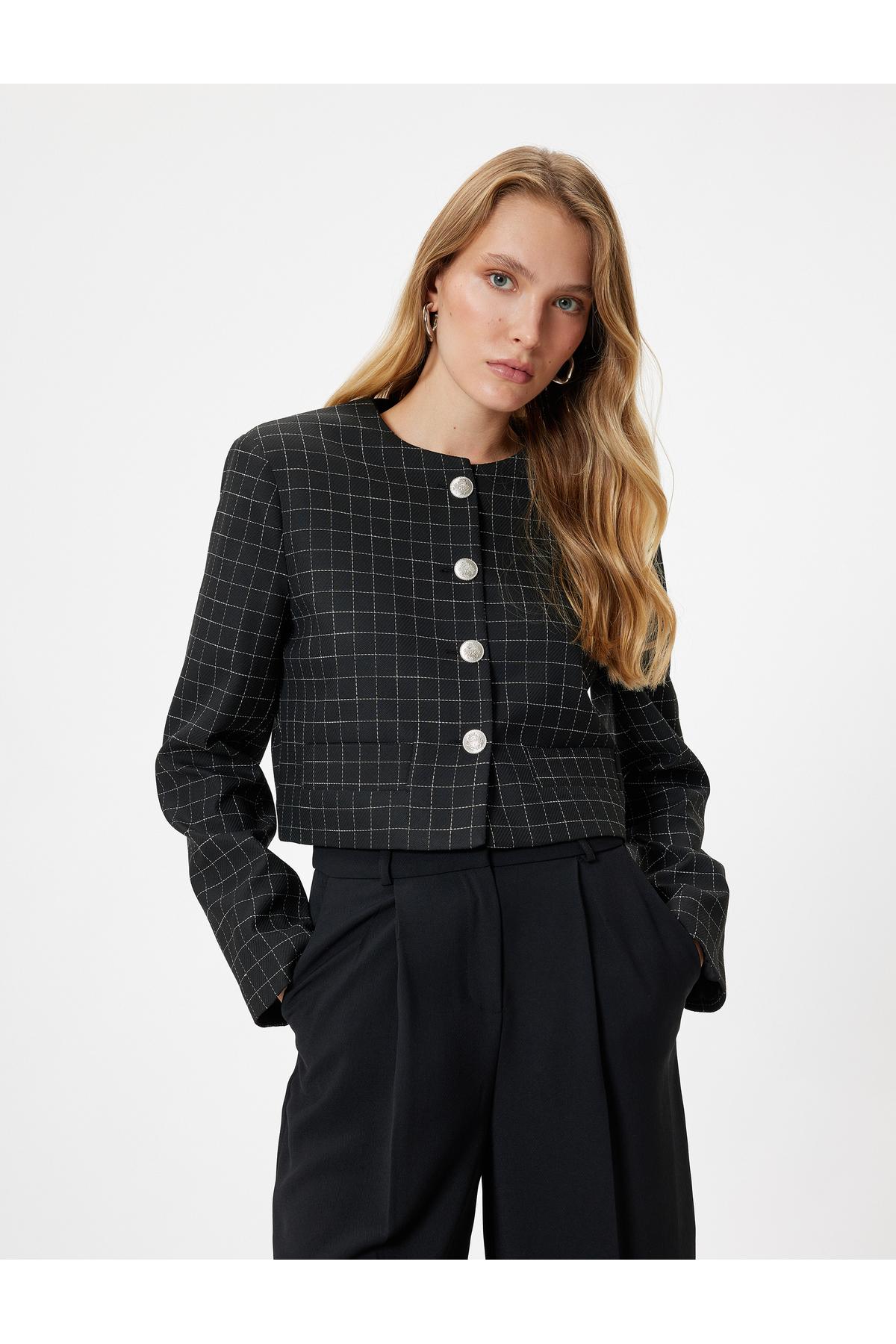 ژاکت کراپ بدون یقه یقه گرد آستین بلند دکمه دار