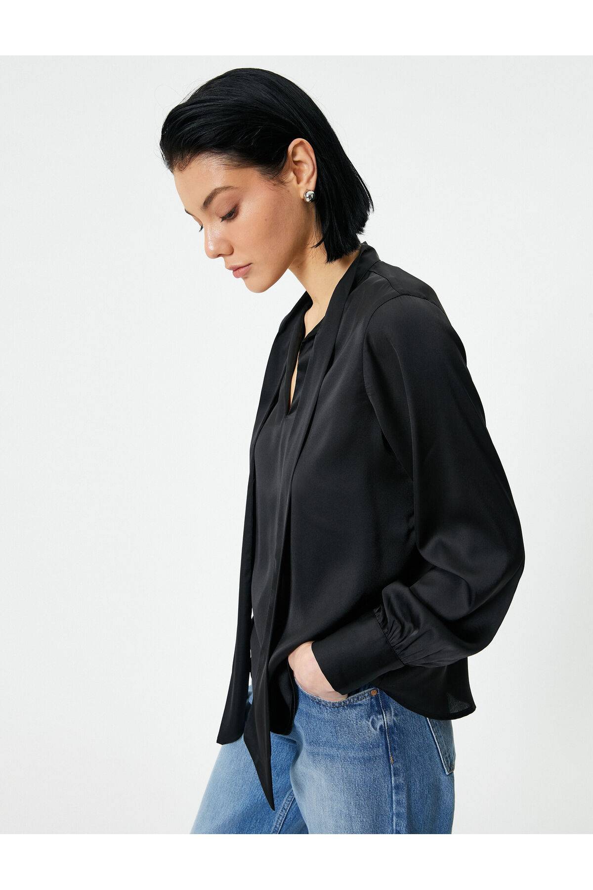 بلوز ساتن با آستین بلند جزییات کراوات