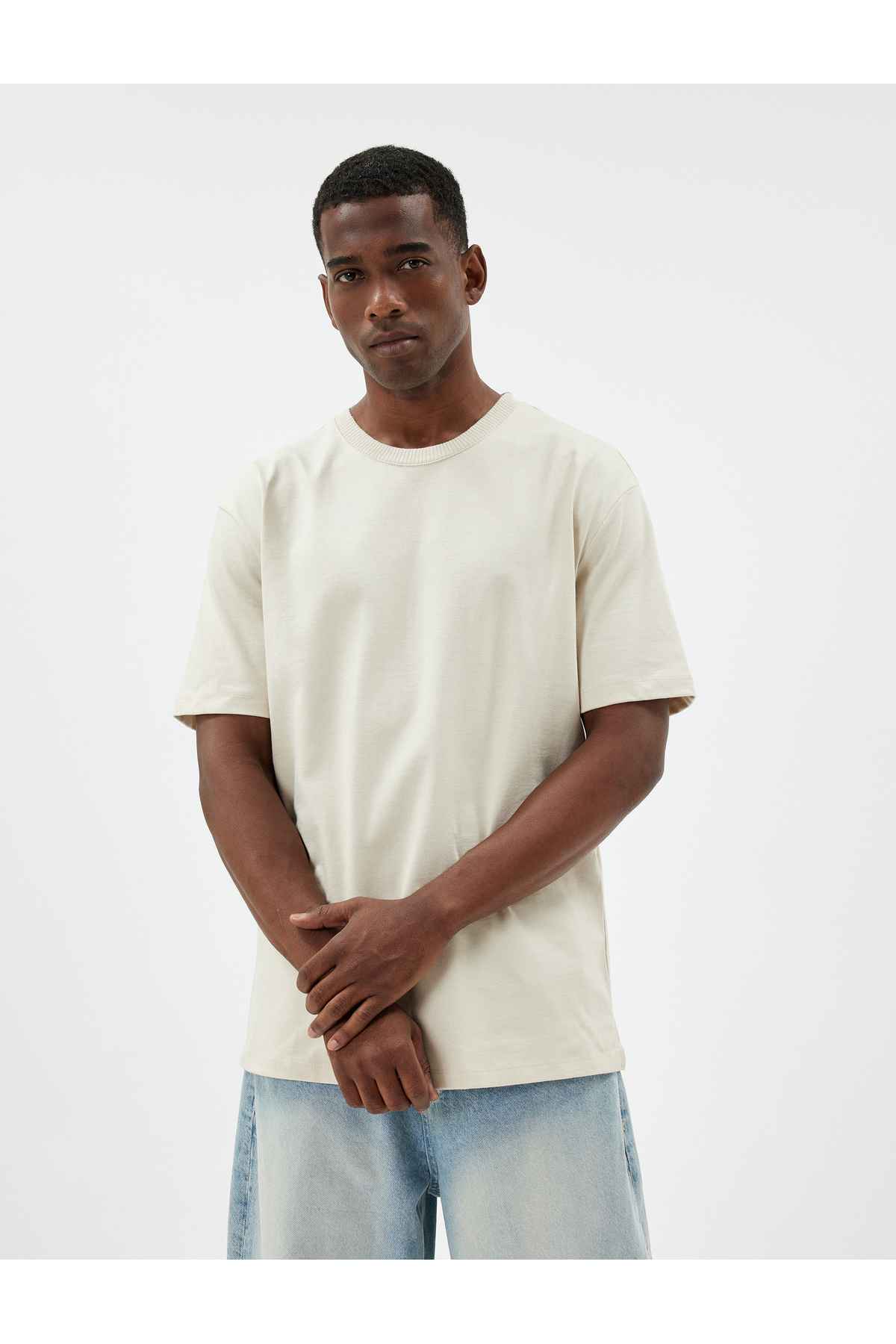 تیشرت پایه یقه خدمه آستین کوتاه نخی