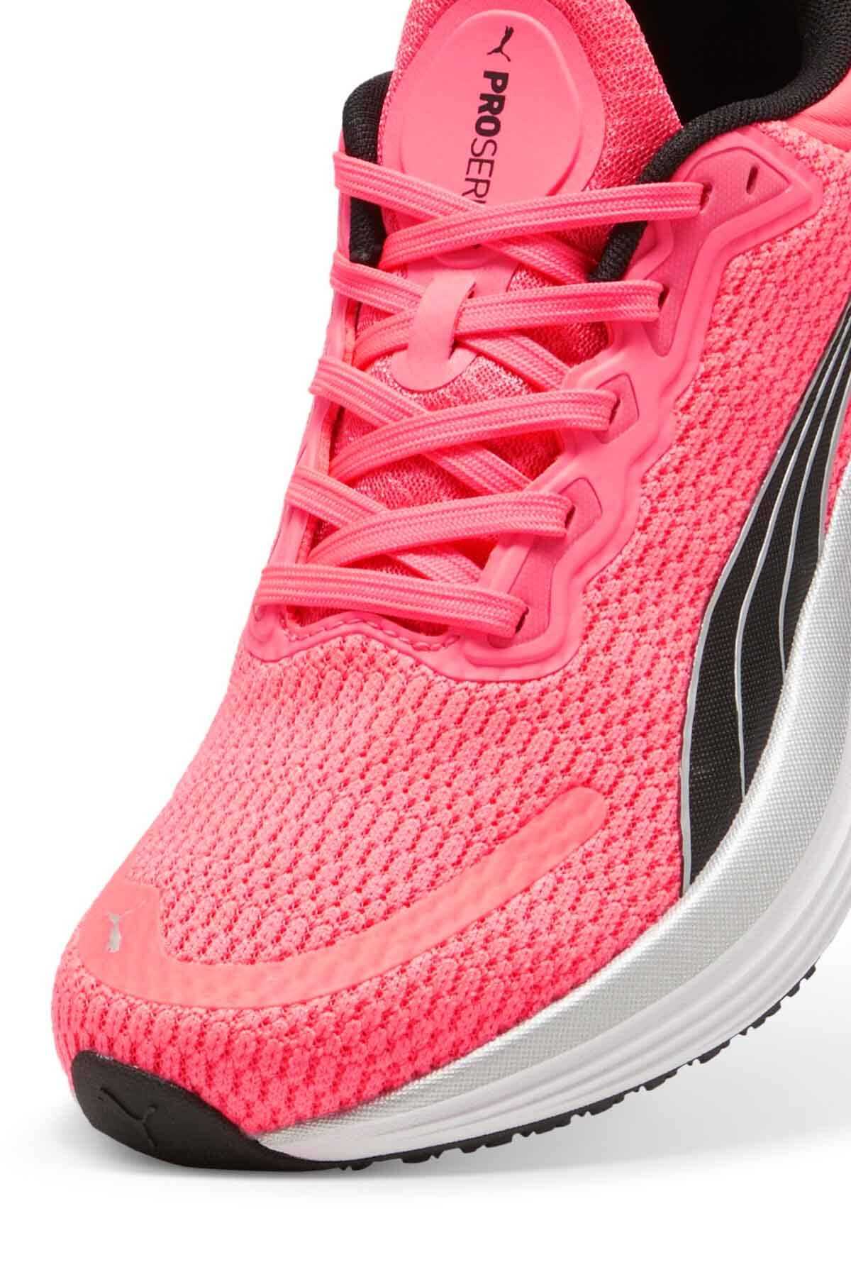 کفش های در حال اجرا زن صورتی