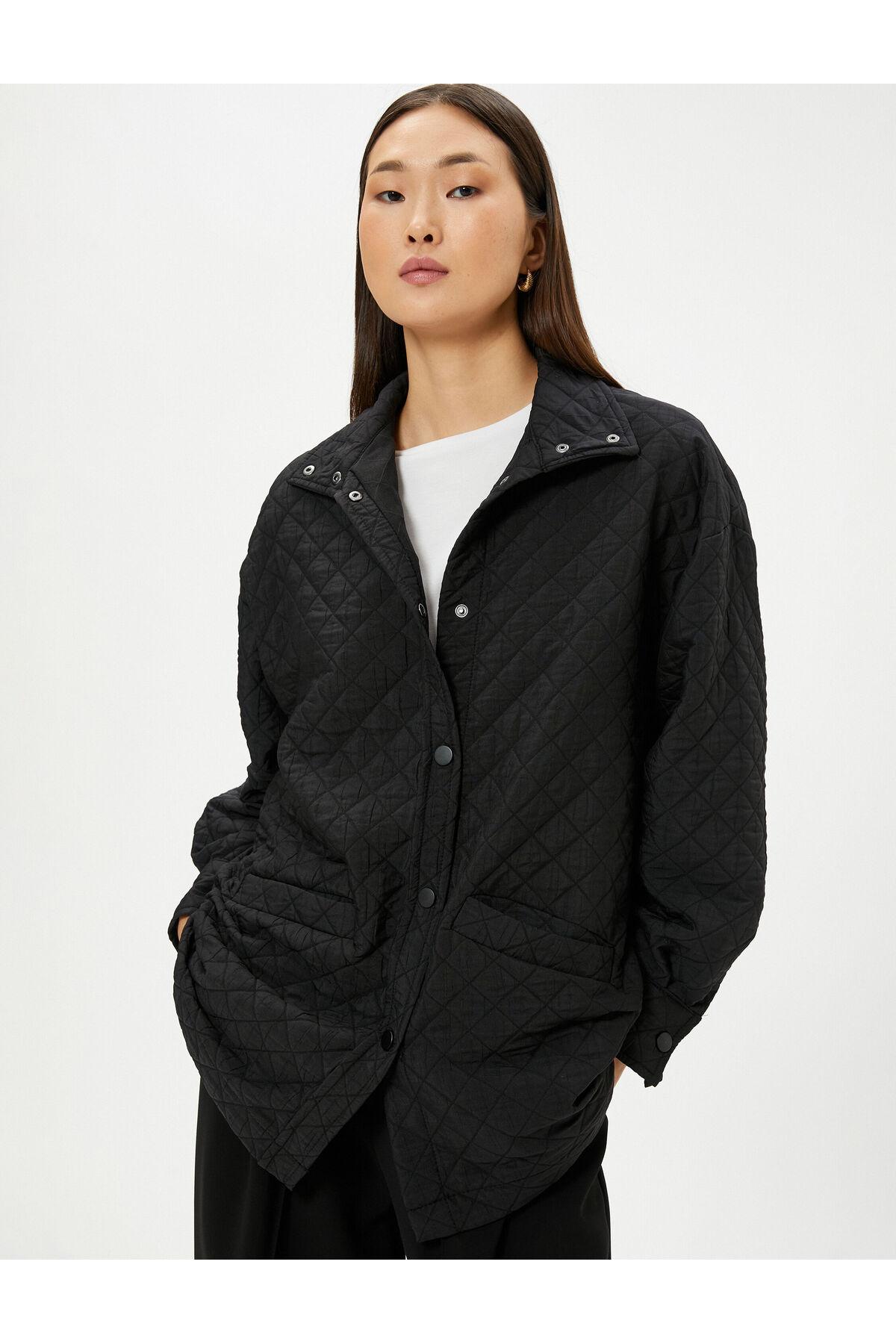 جیب های ژاکت لحافی دکمه های ضربه ای منظم