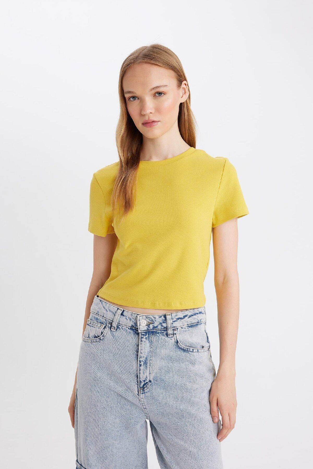 تیشرت آستین کوتاه ساده ساده با یقه خدمه آجدار T9631az24au